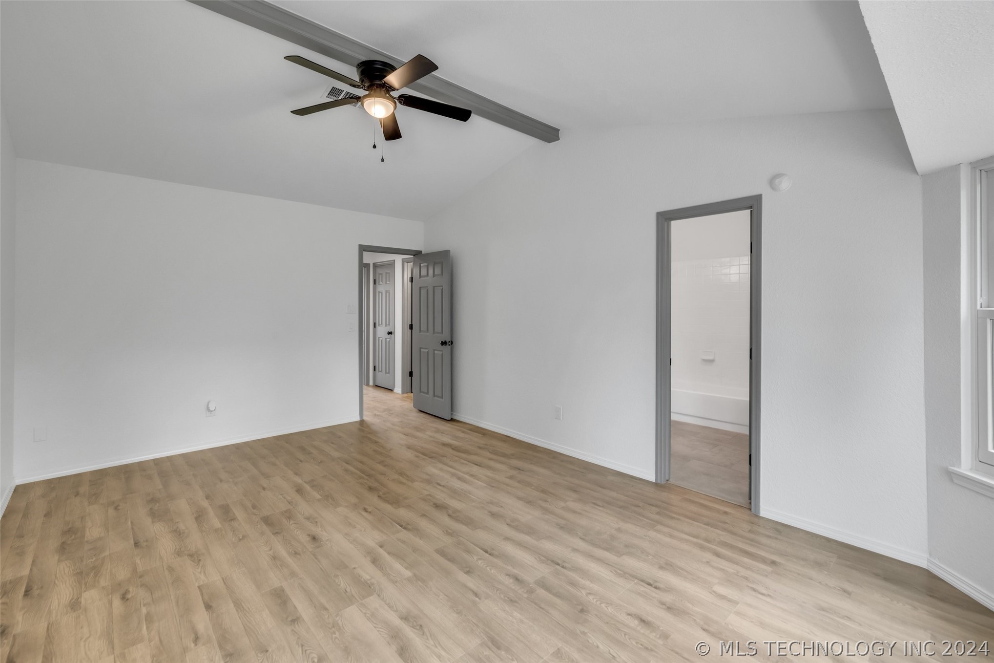 4437 W Queens Street