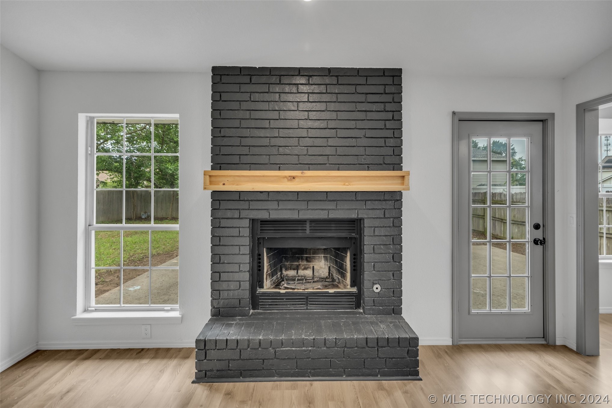 4437 W Queens Street