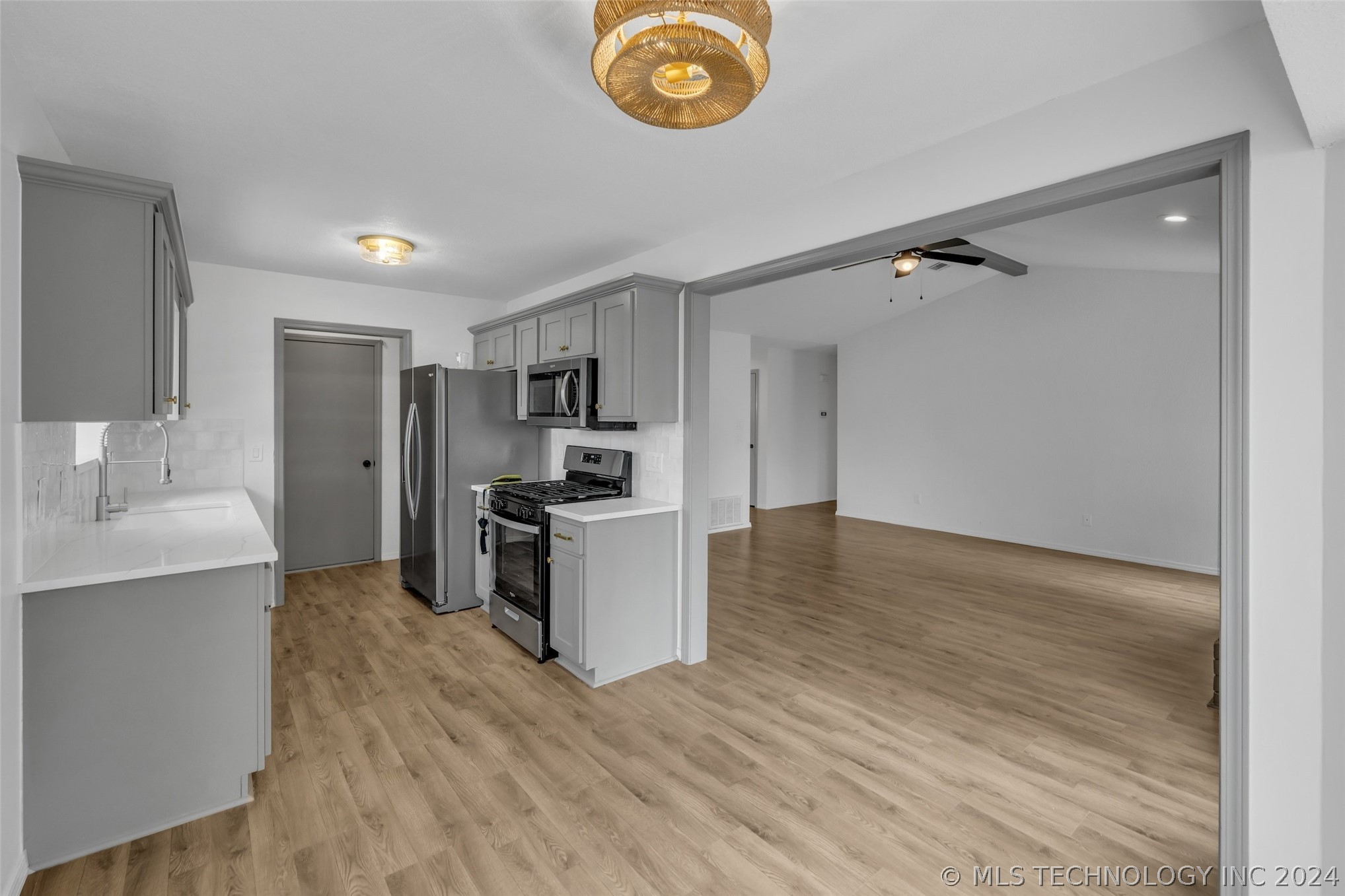 4437 W Queens Street