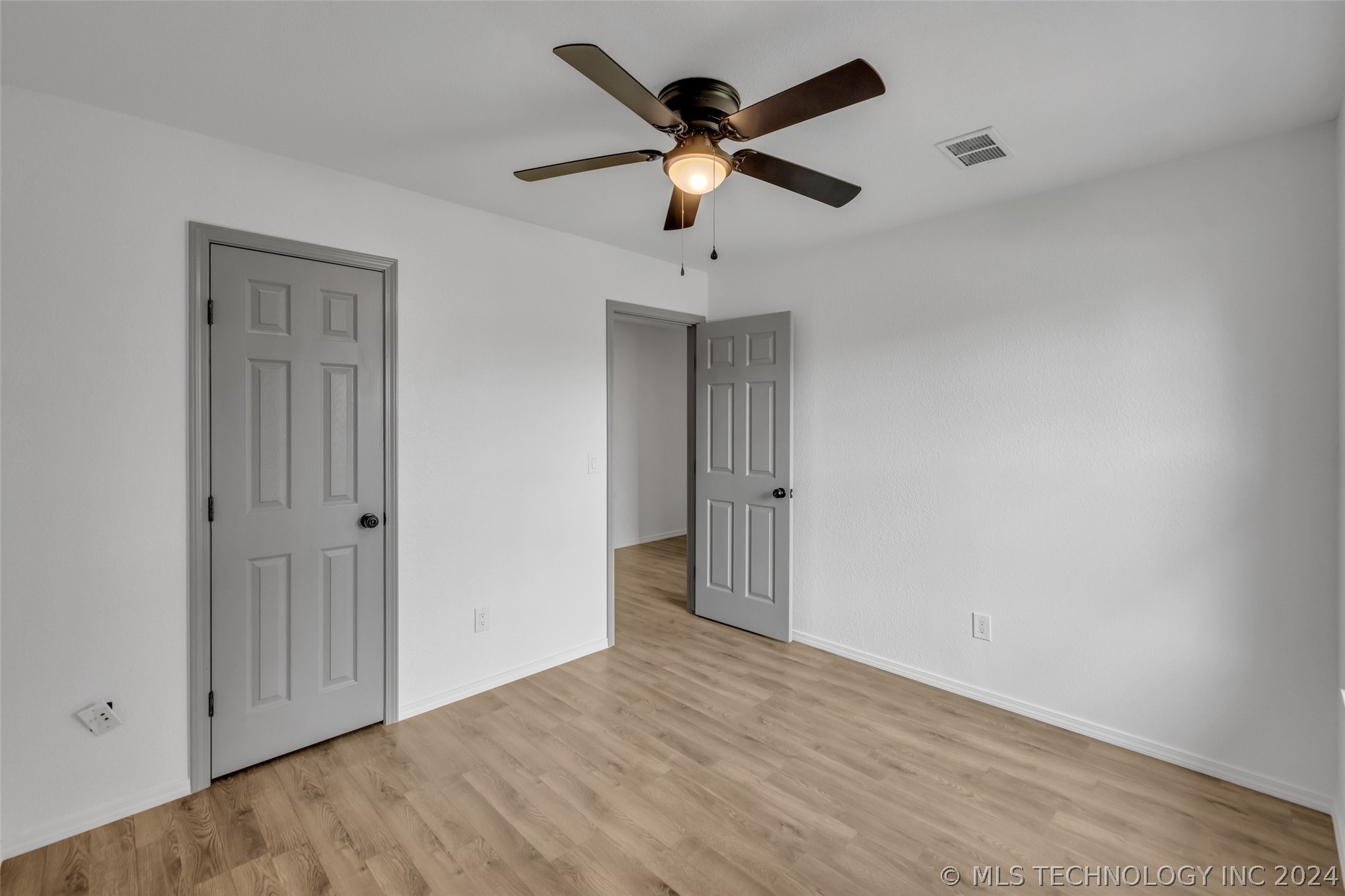 4437 W Queens Street