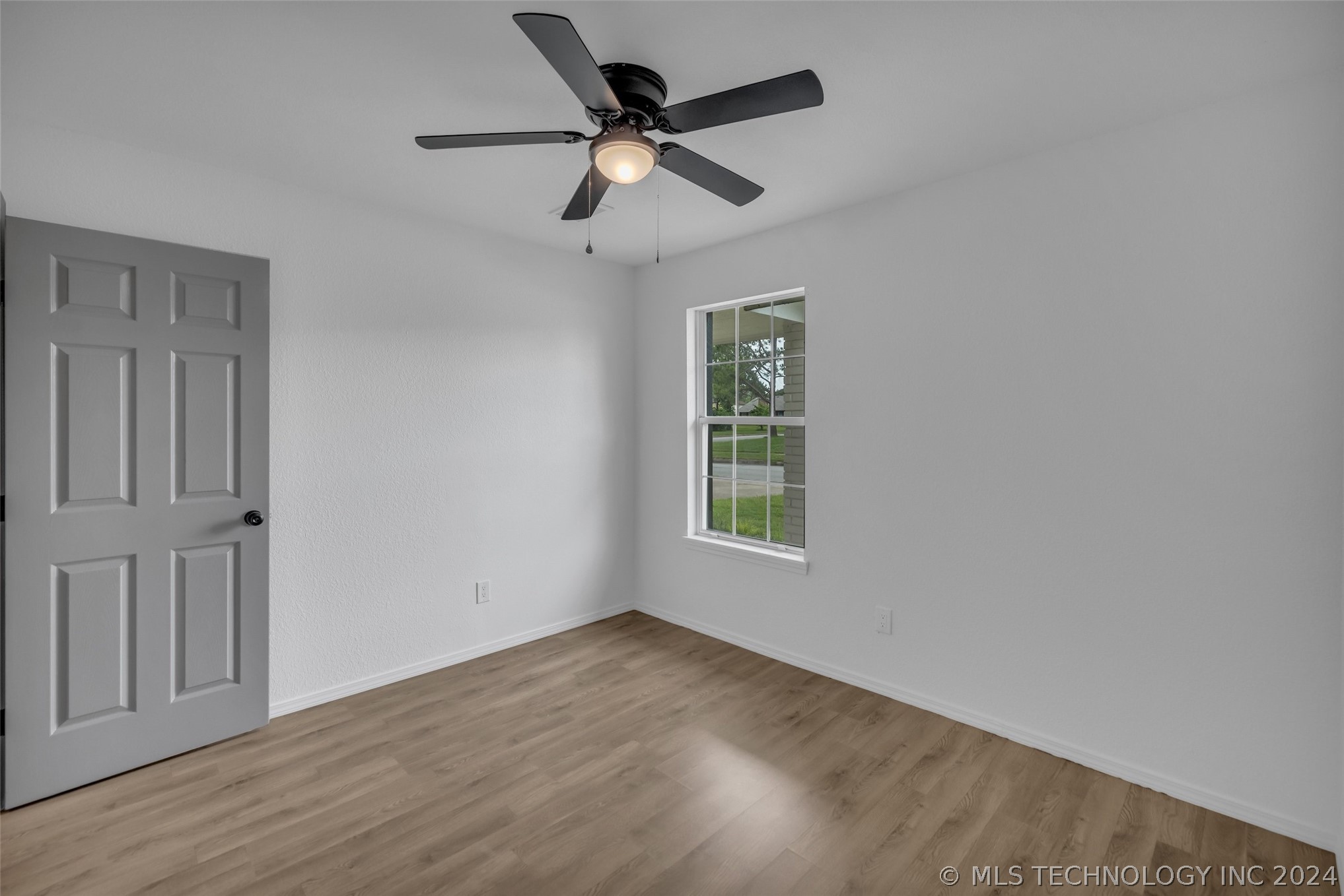 4437 W Queens Street