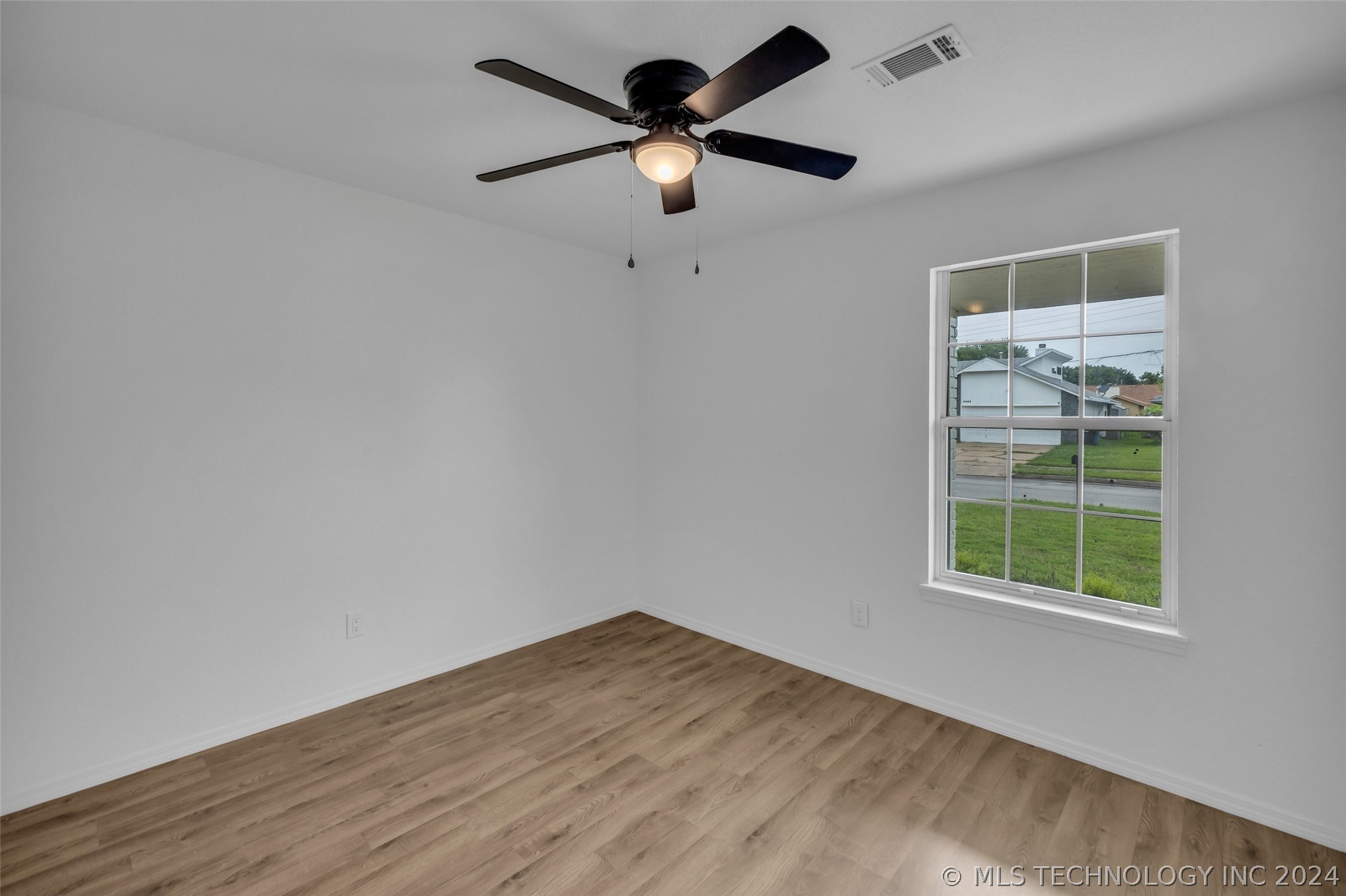 4437 W Queens Street