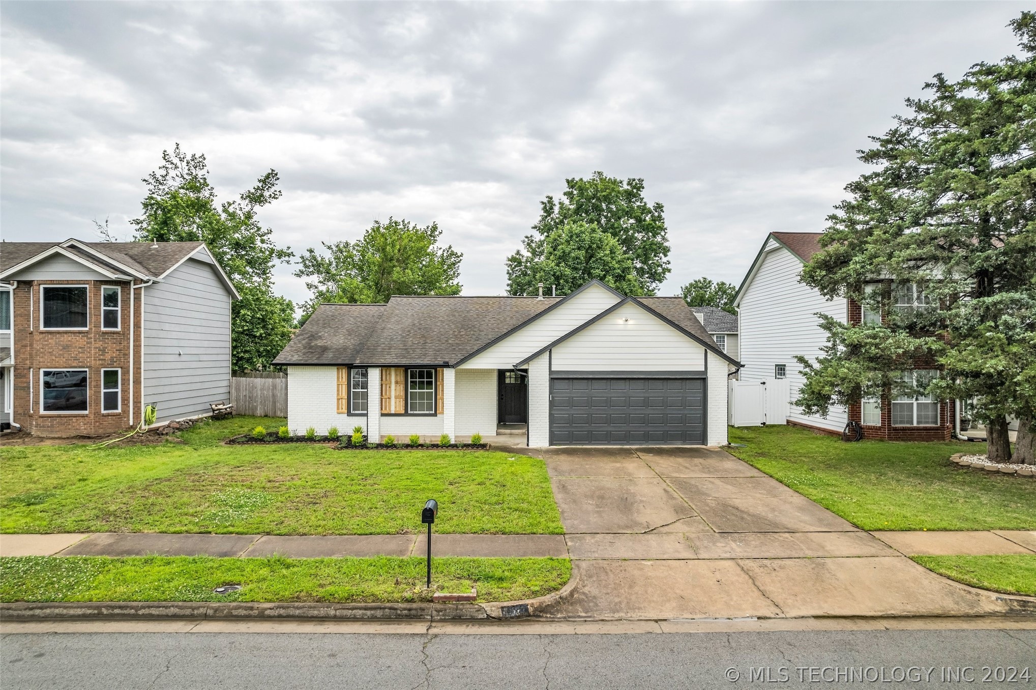 4437 W Queens Street