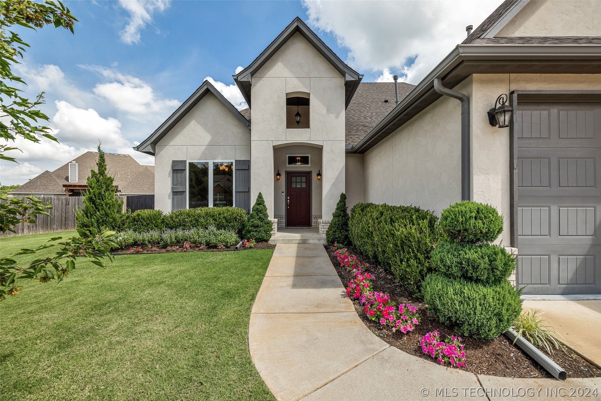 3304 W Delmar Street