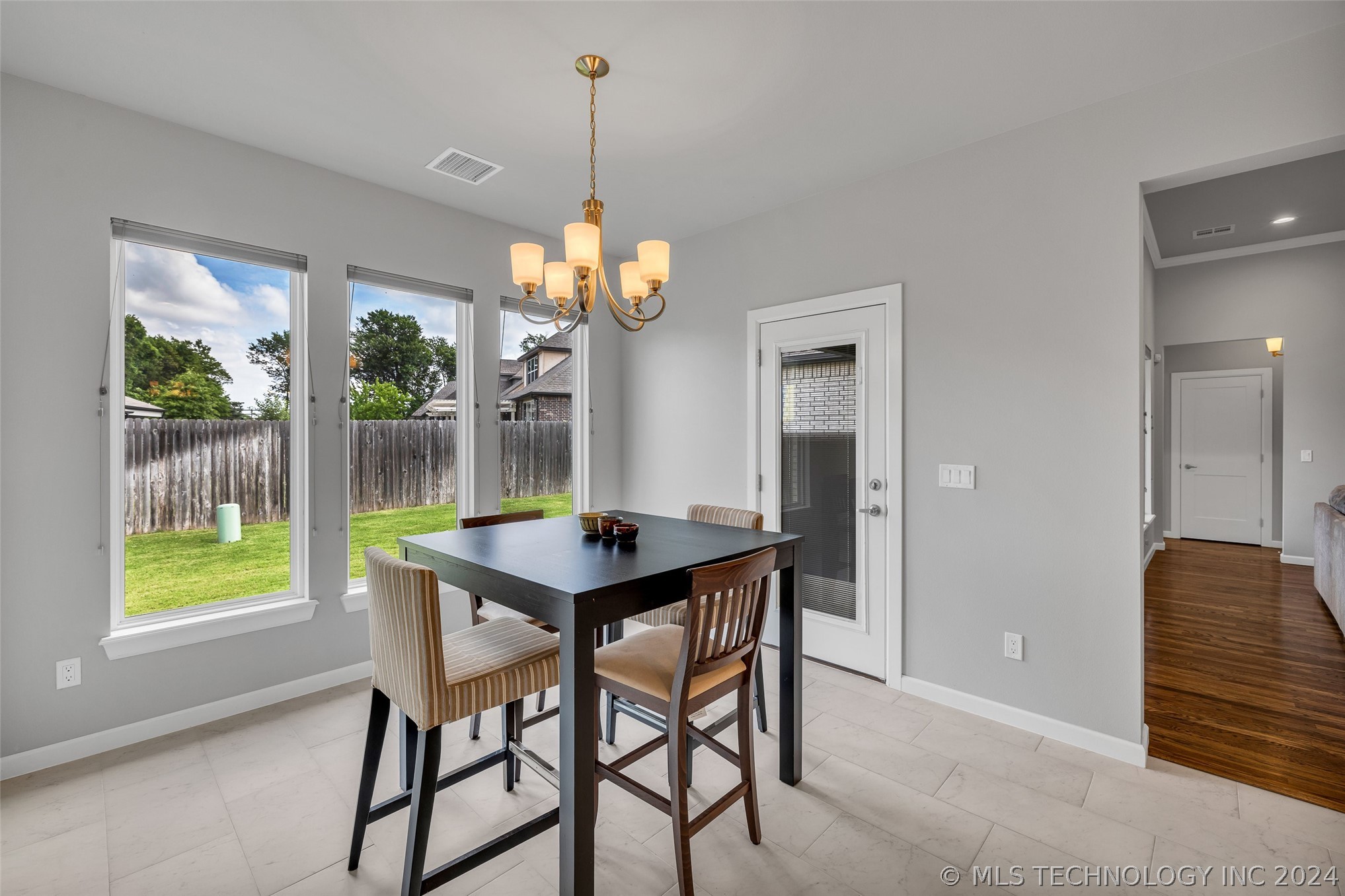 3304 W Delmar Street