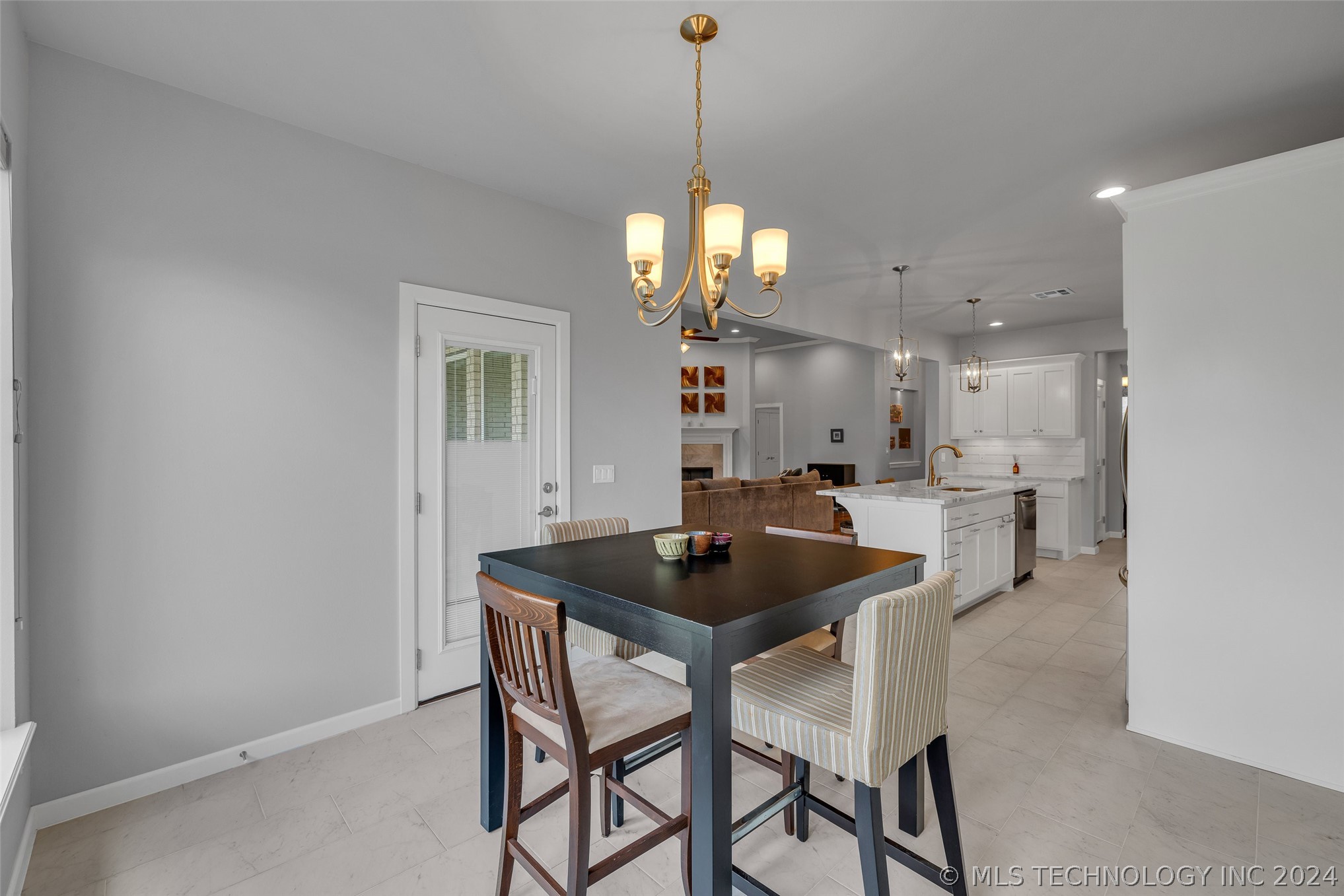 3304 W Delmar Street