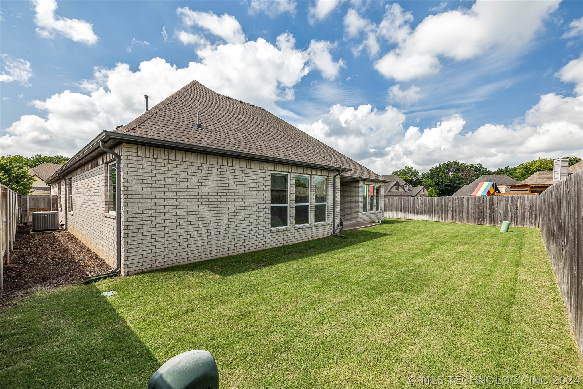 3304 W Delmar Street