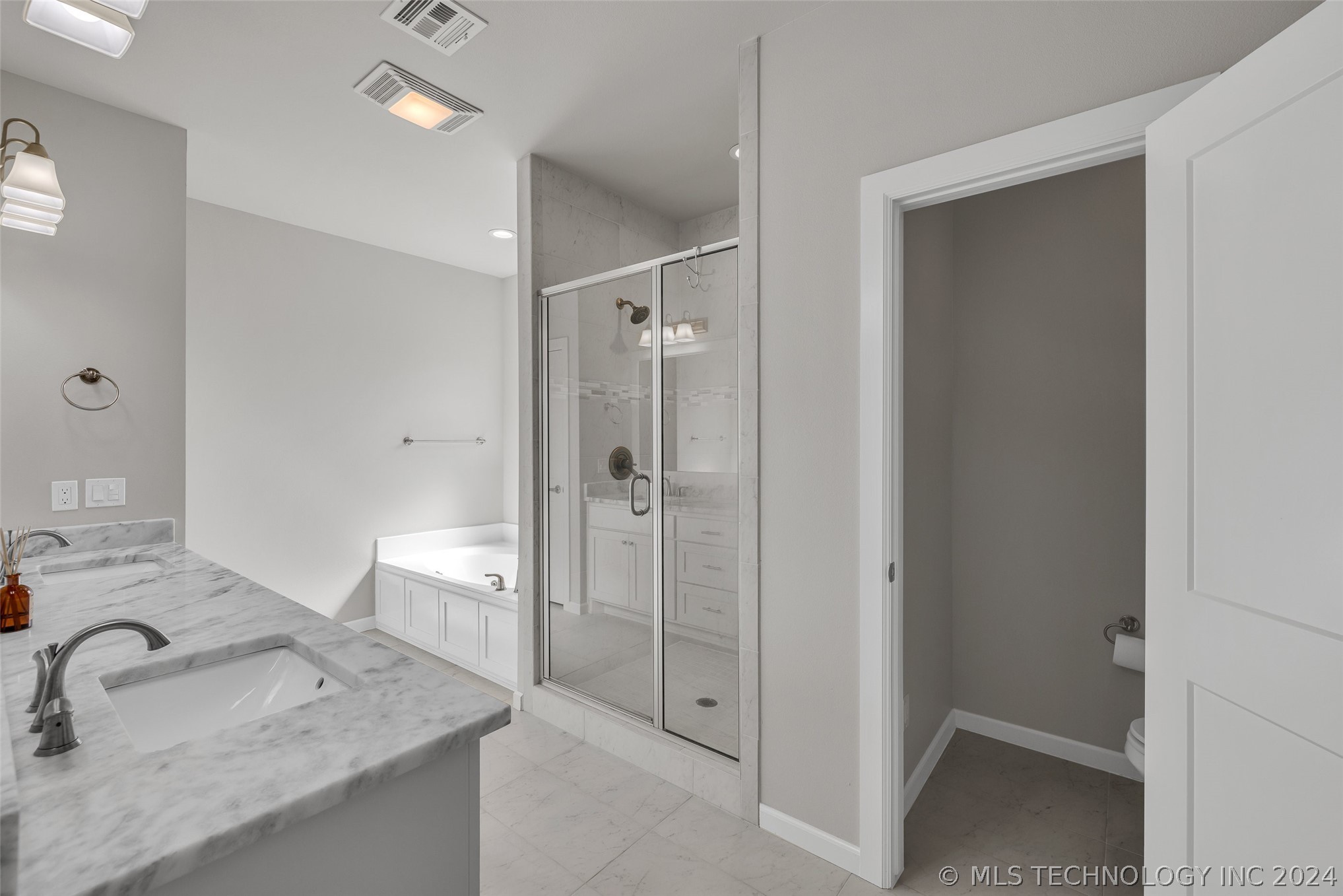 3304 W Delmar Street