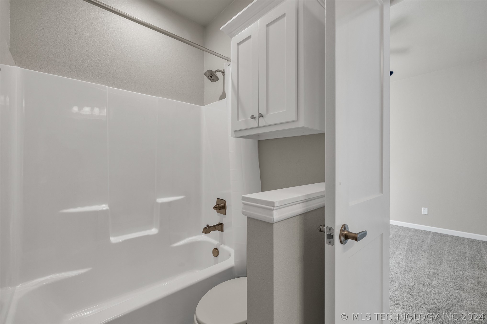 3304 W Delmar Street