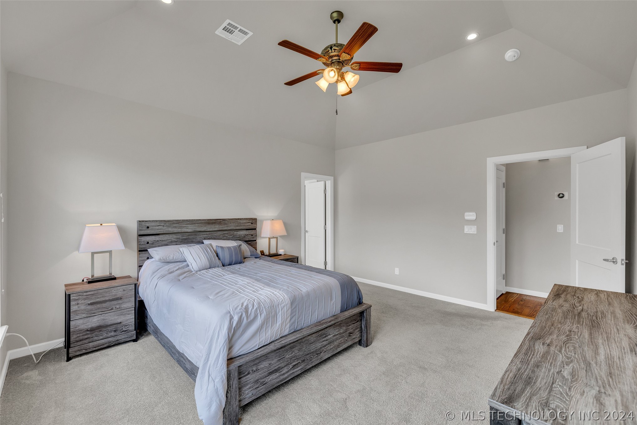 3304 W Delmar Street