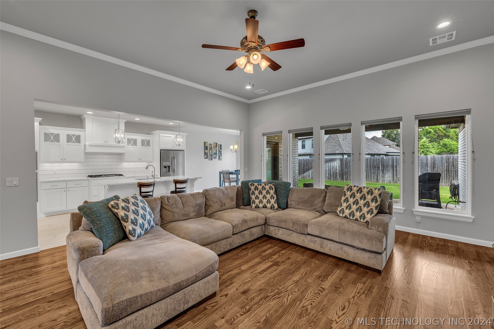 3304 W Delmar Street