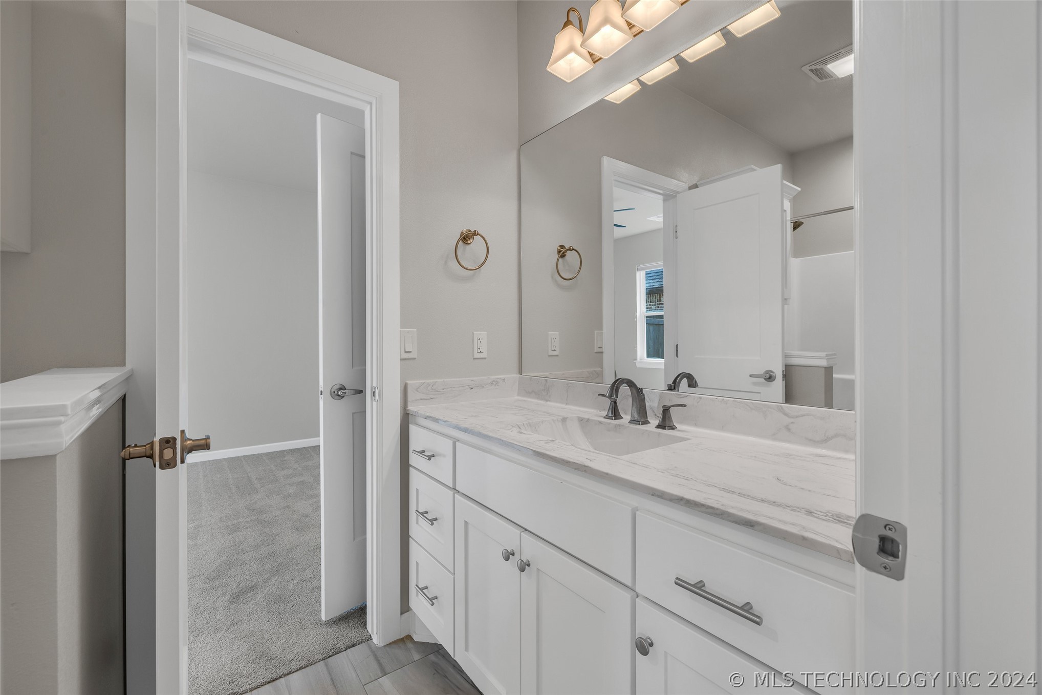 3304 W Delmar Street