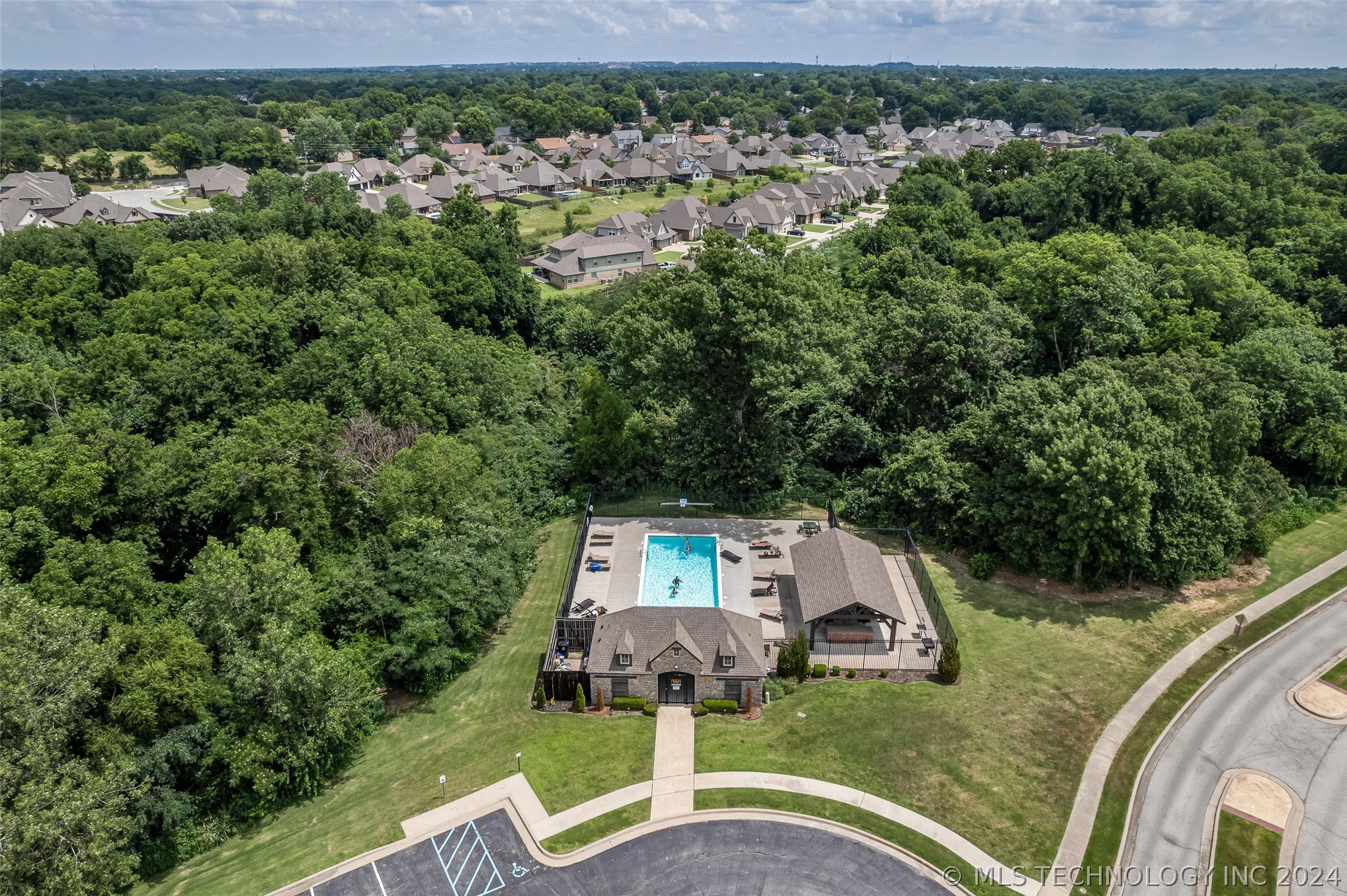 3304 W Delmar Street