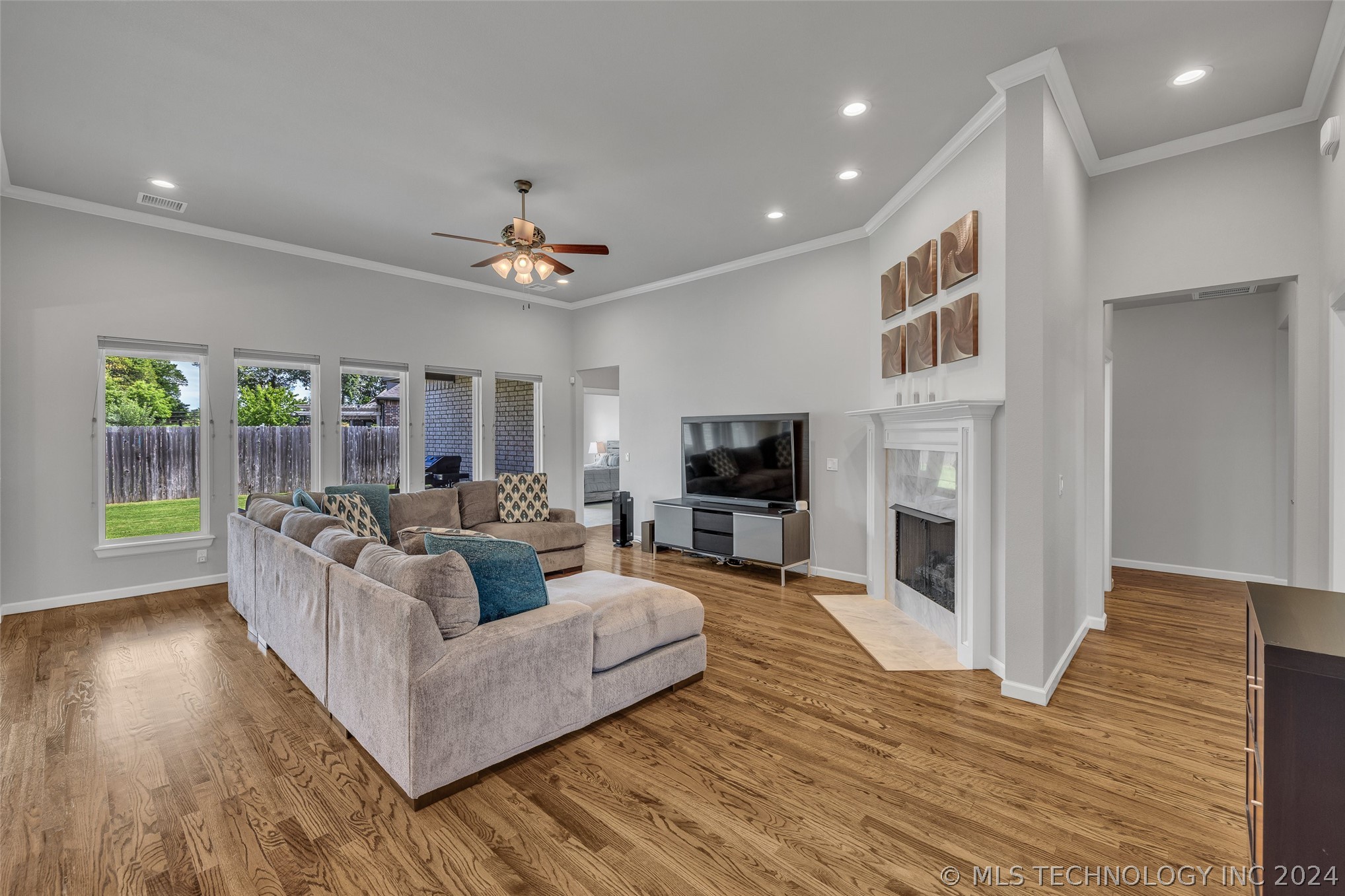 3304 W Delmar Street