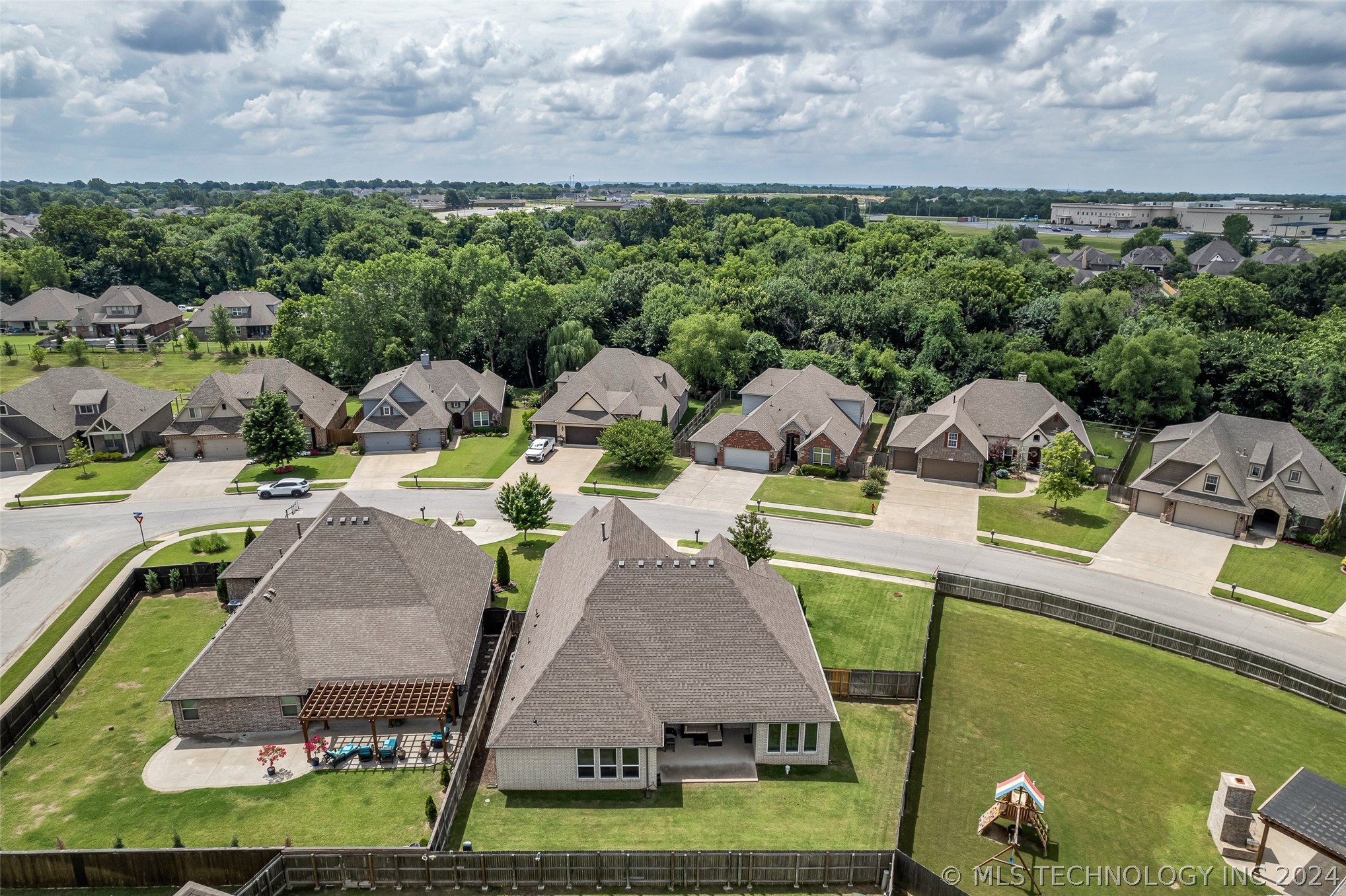 3304 W Delmar Street