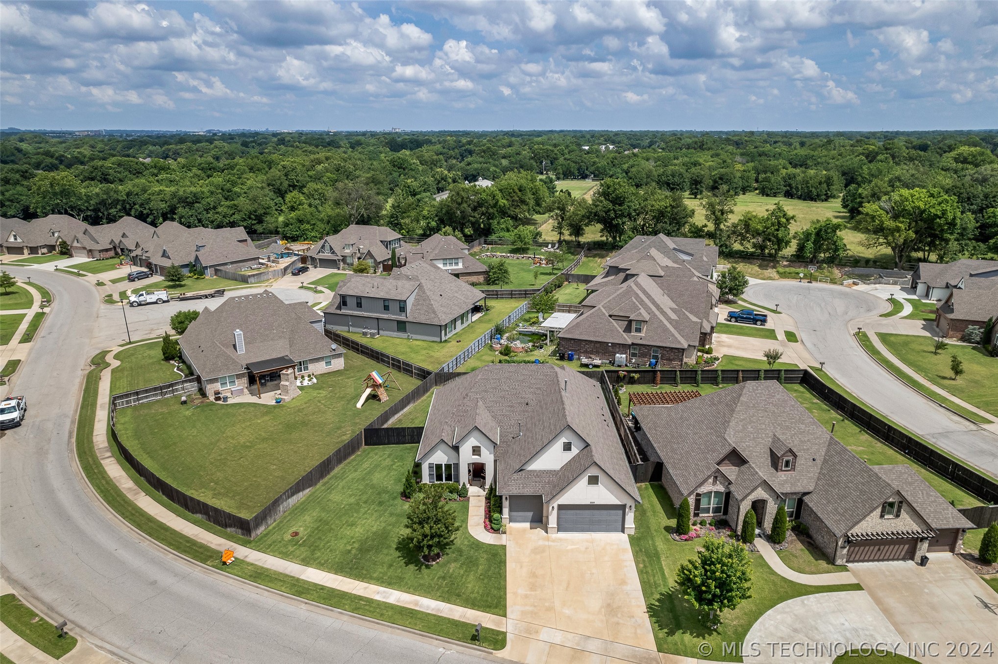 3304 W Delmar Street