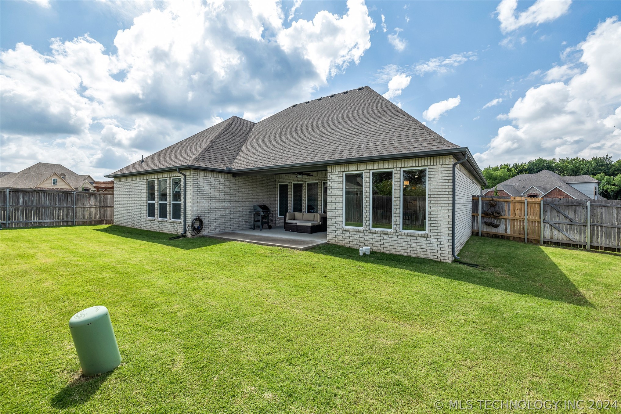 3304 W Delmar Street