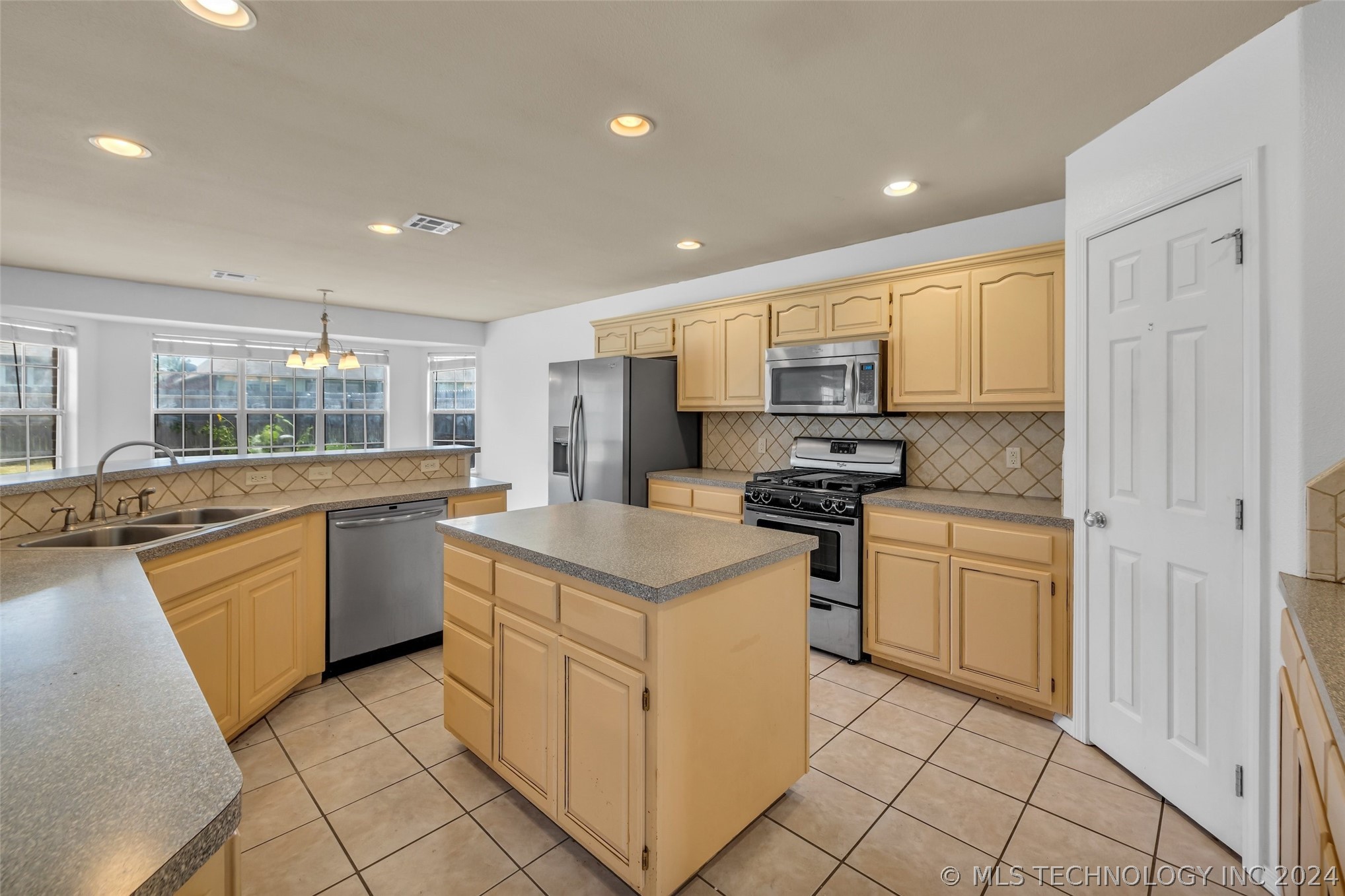 1704 W 119th Place S