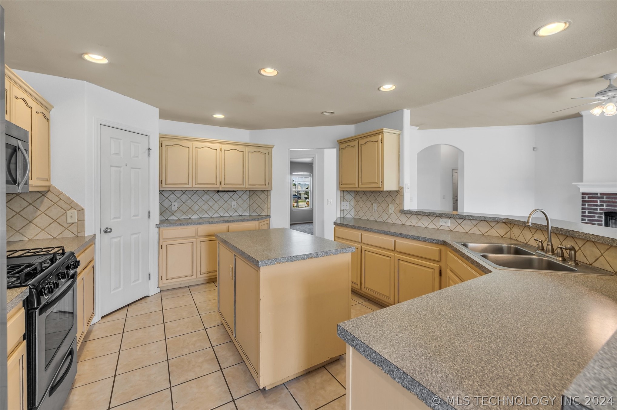 1704 W 119th Place S