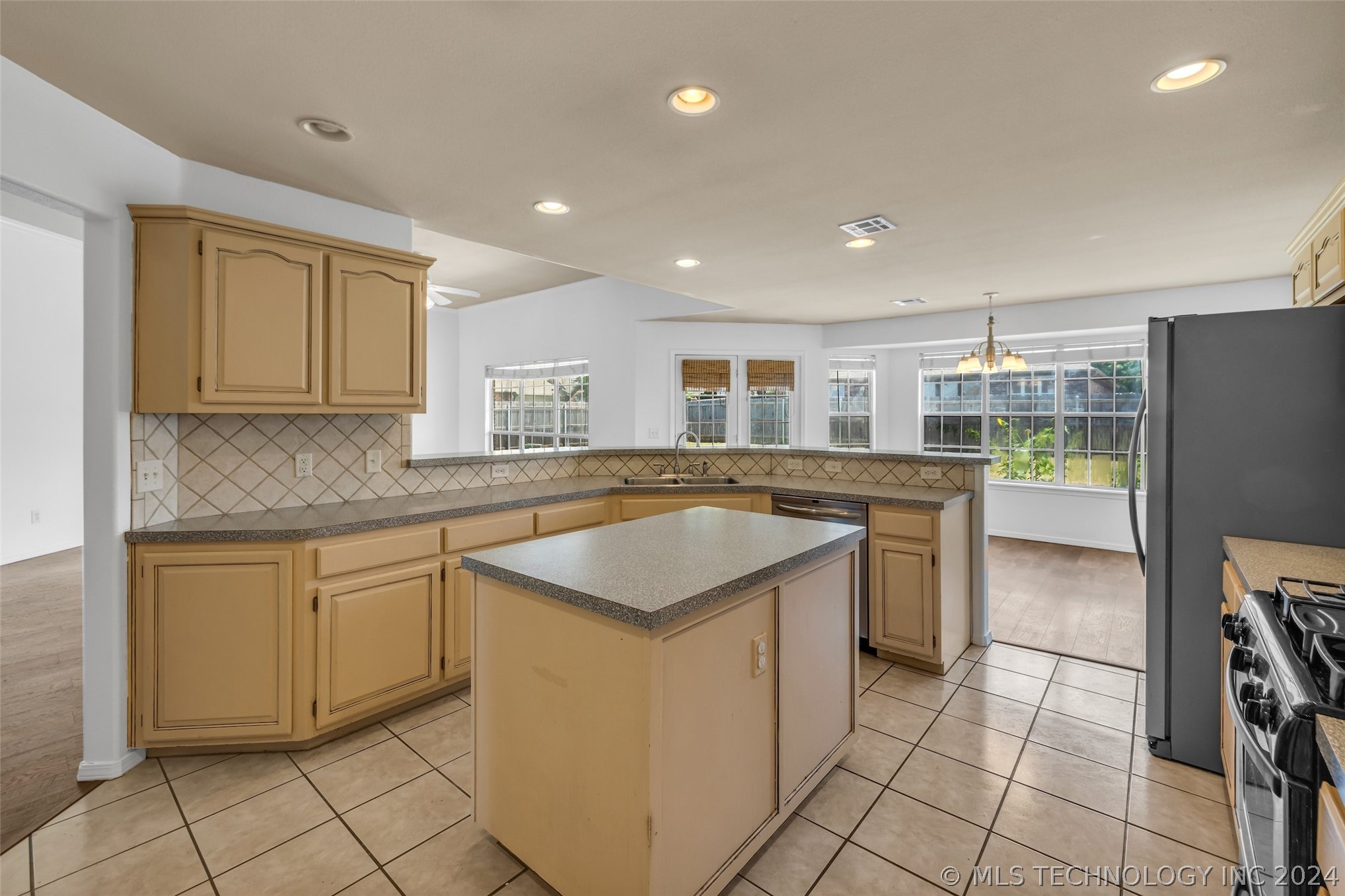 1704 W 119th Place S