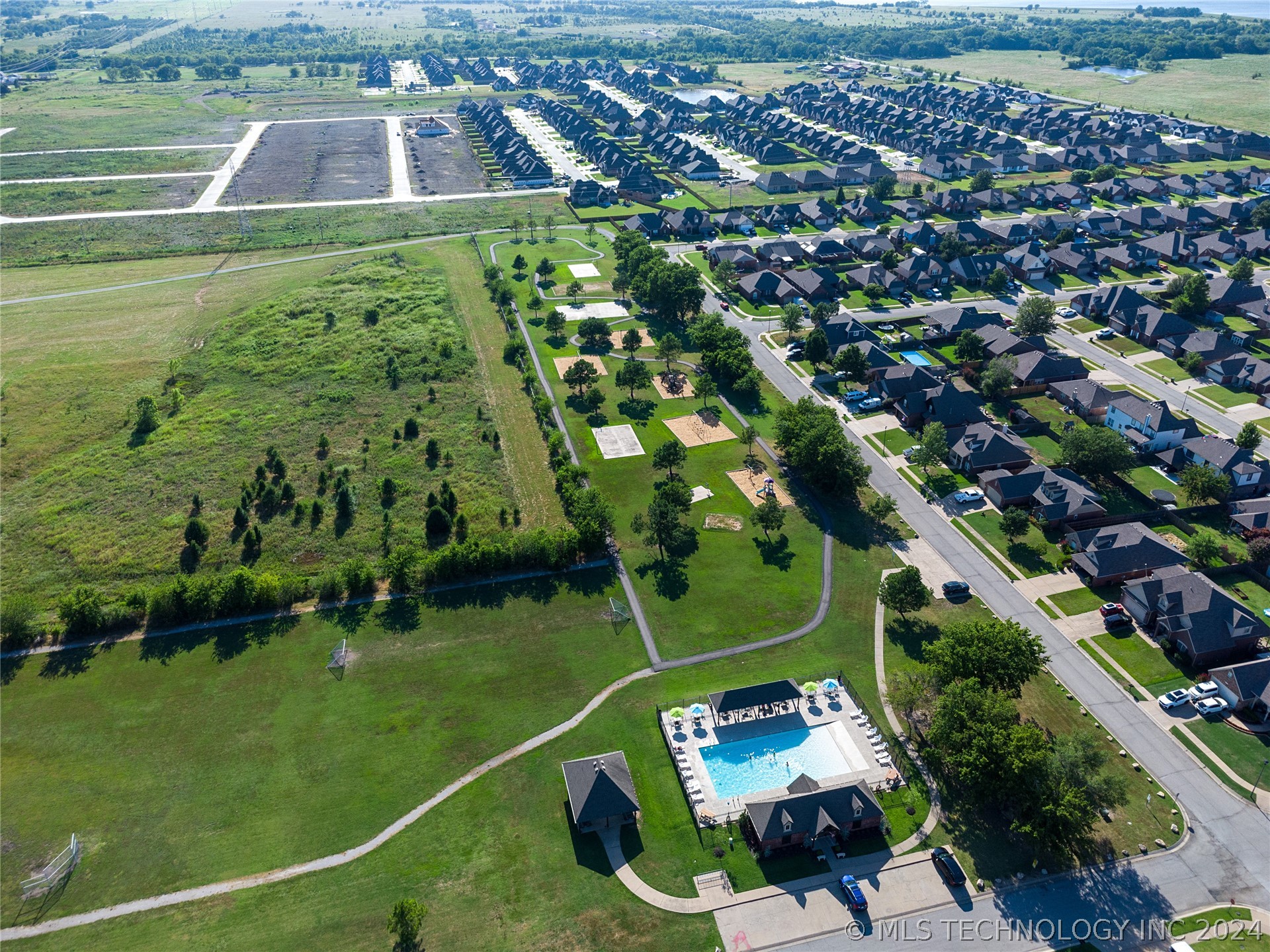 20484 E 34th Place S