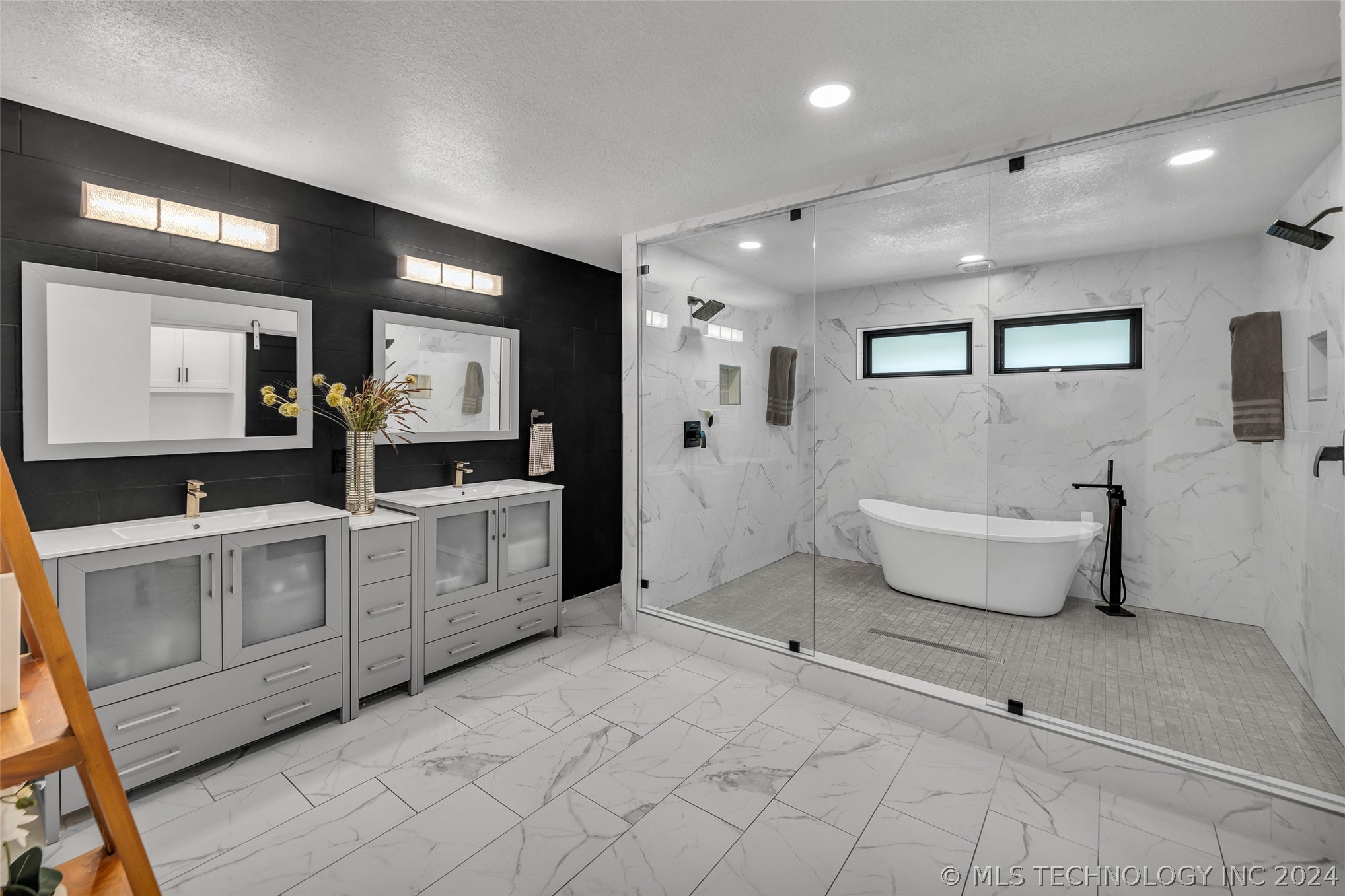 8838 S Quebec Avenue