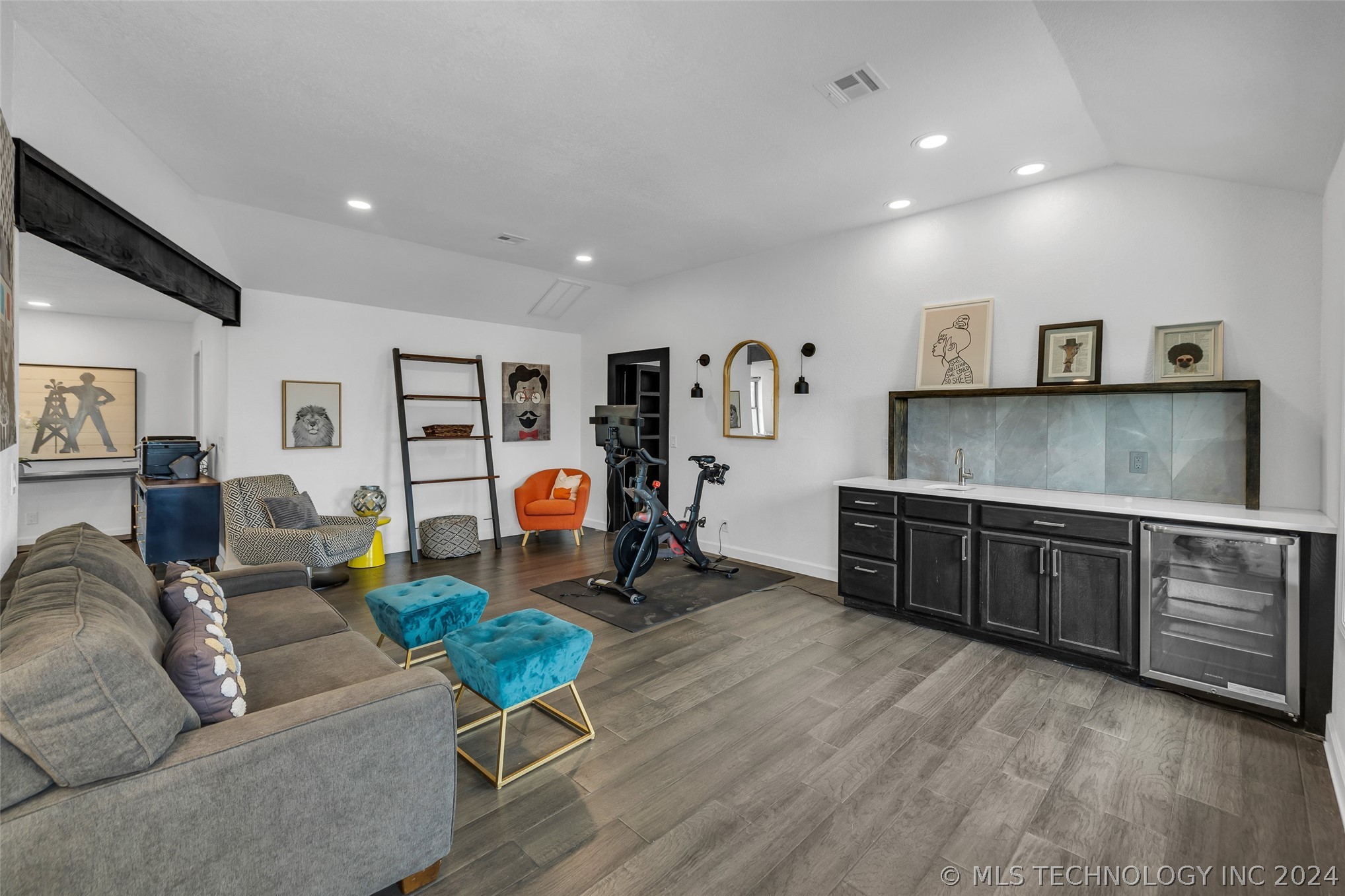 8838 S Quebec Avenue