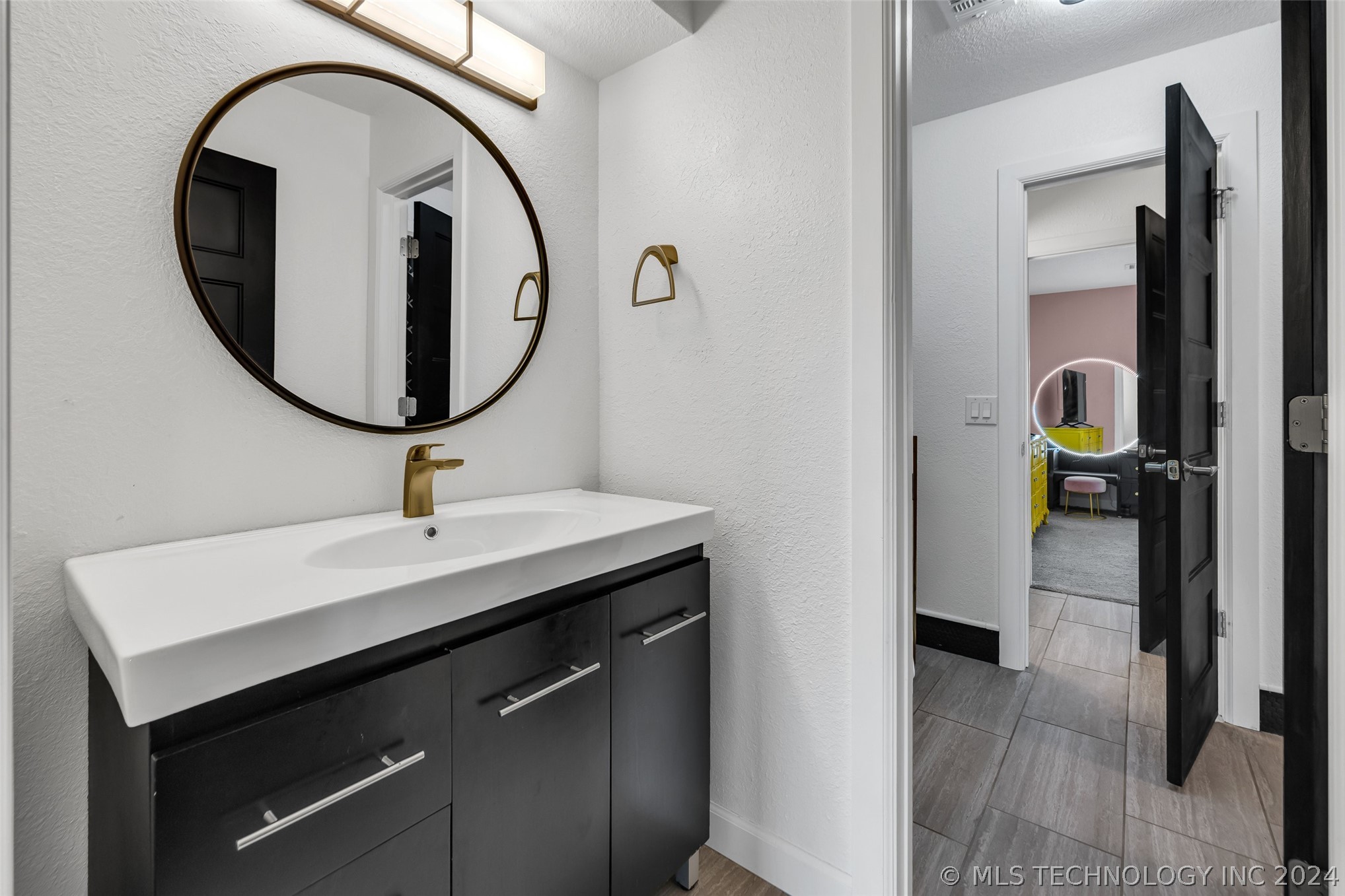 8838 S Quebec Avenue