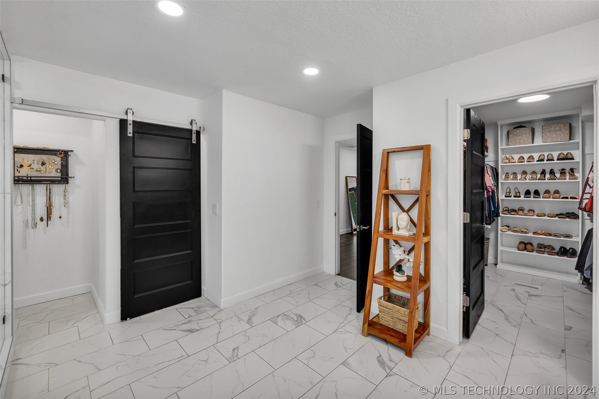 8838 S Quebec Avenue