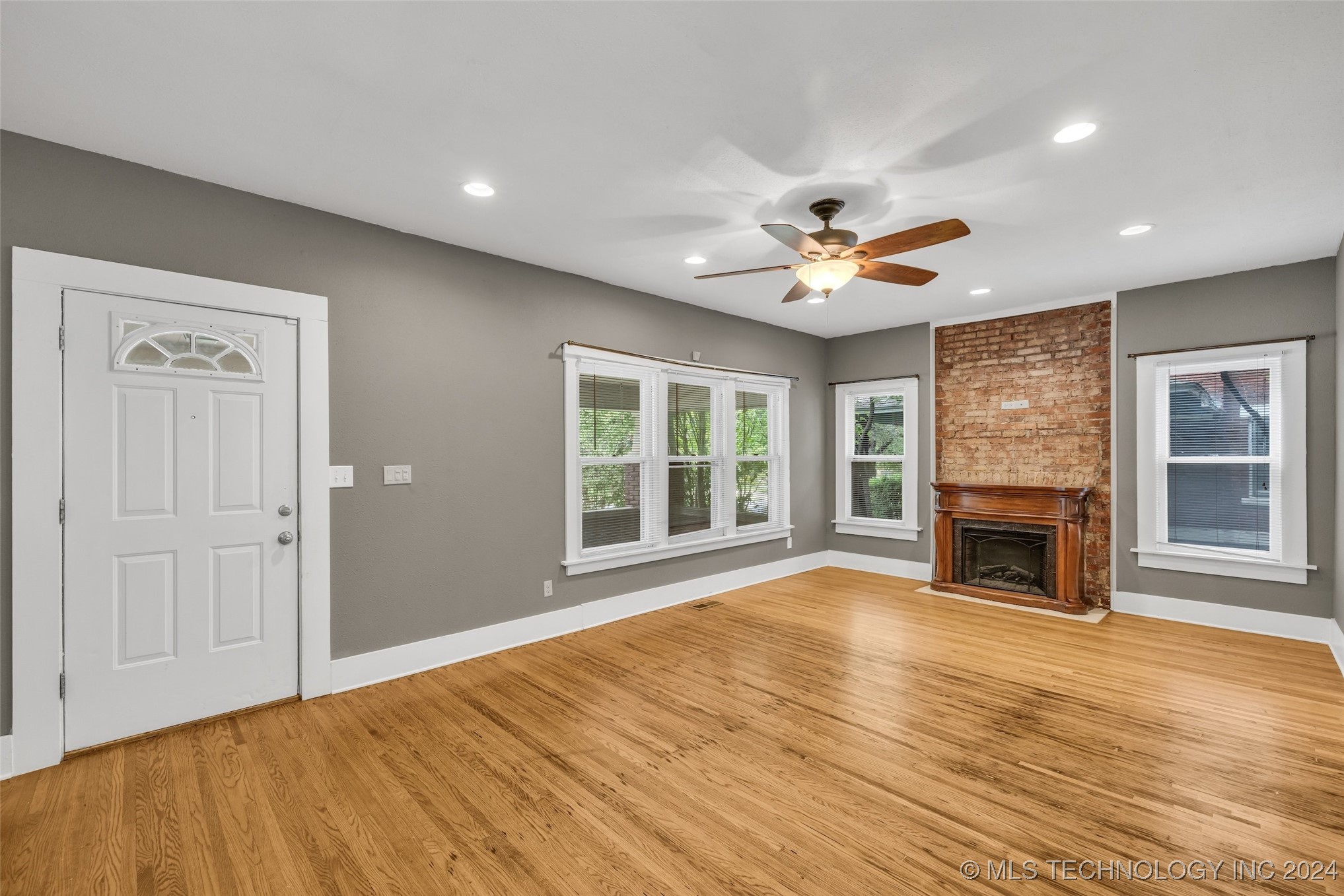 1129 N Denver Avenue