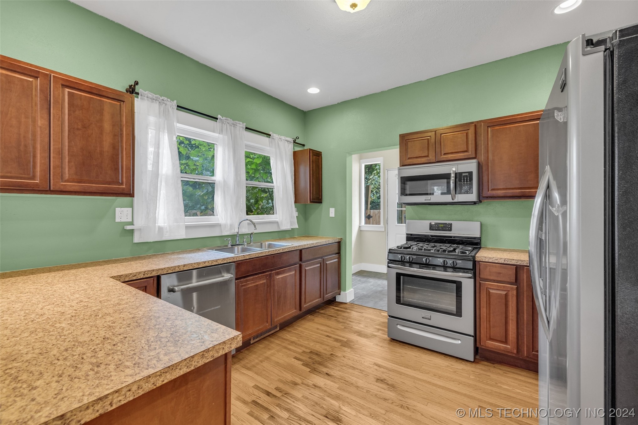 1129 N Denver Avenue