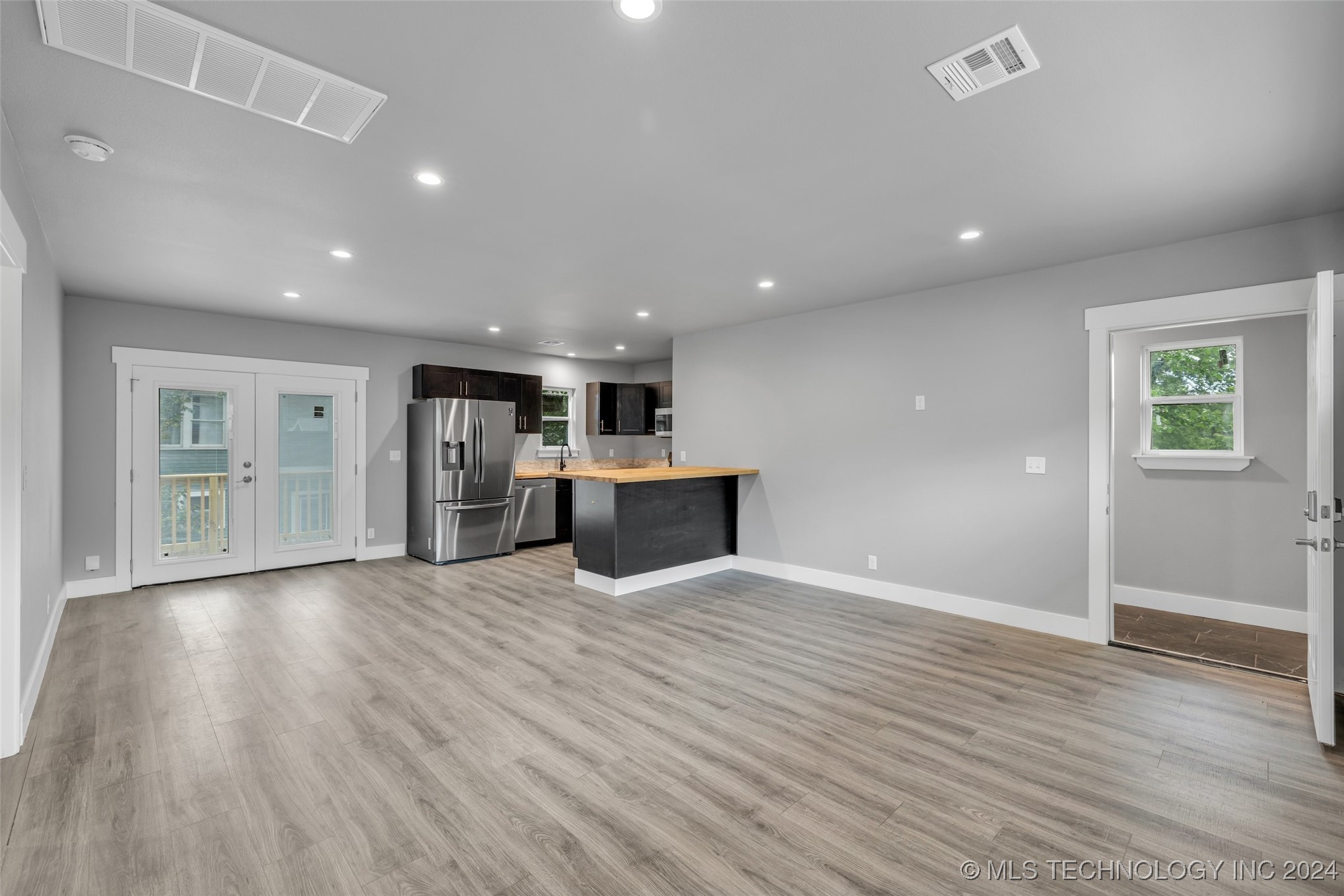 1129 N Denver Avenue