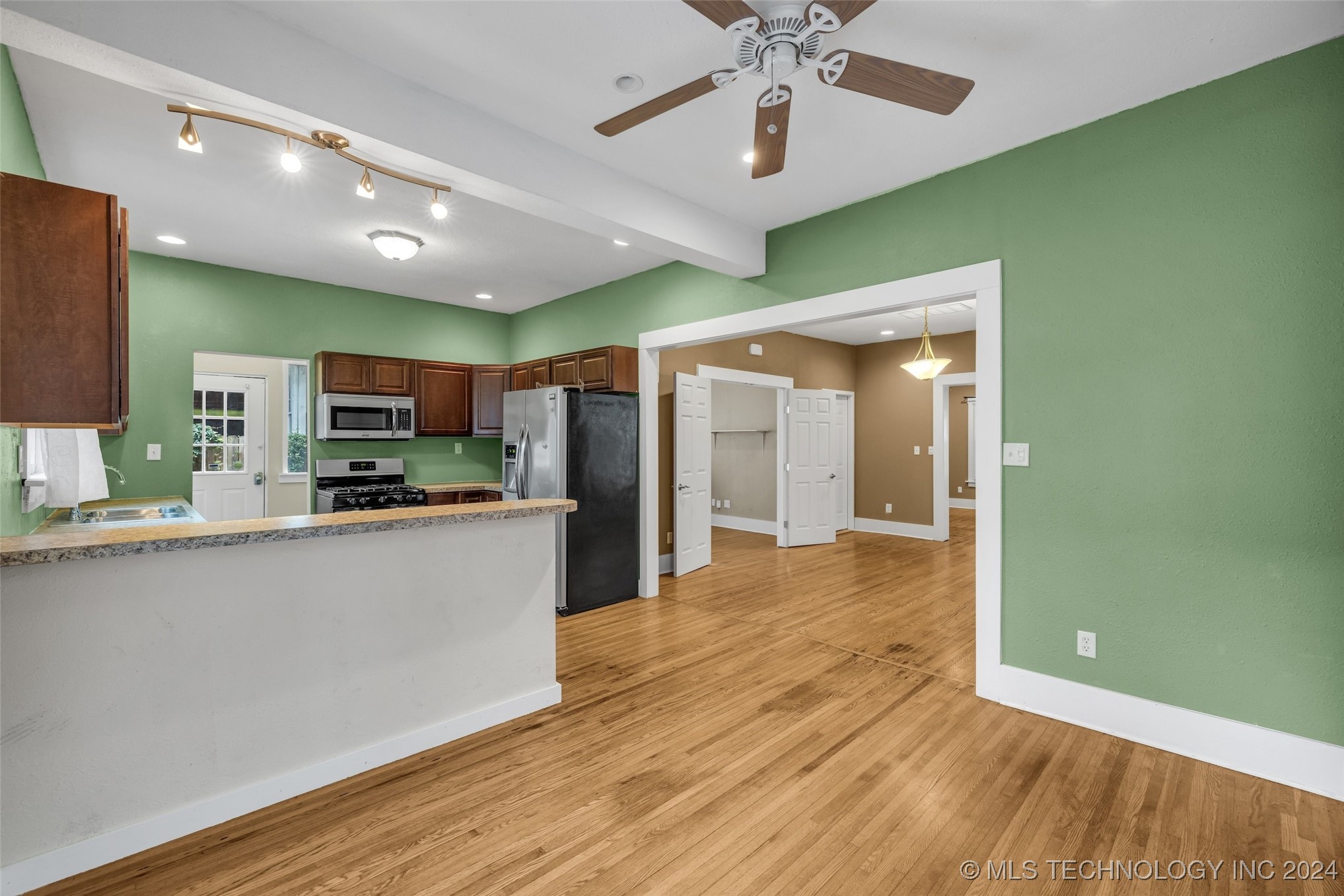 1129 N Denver Avenue