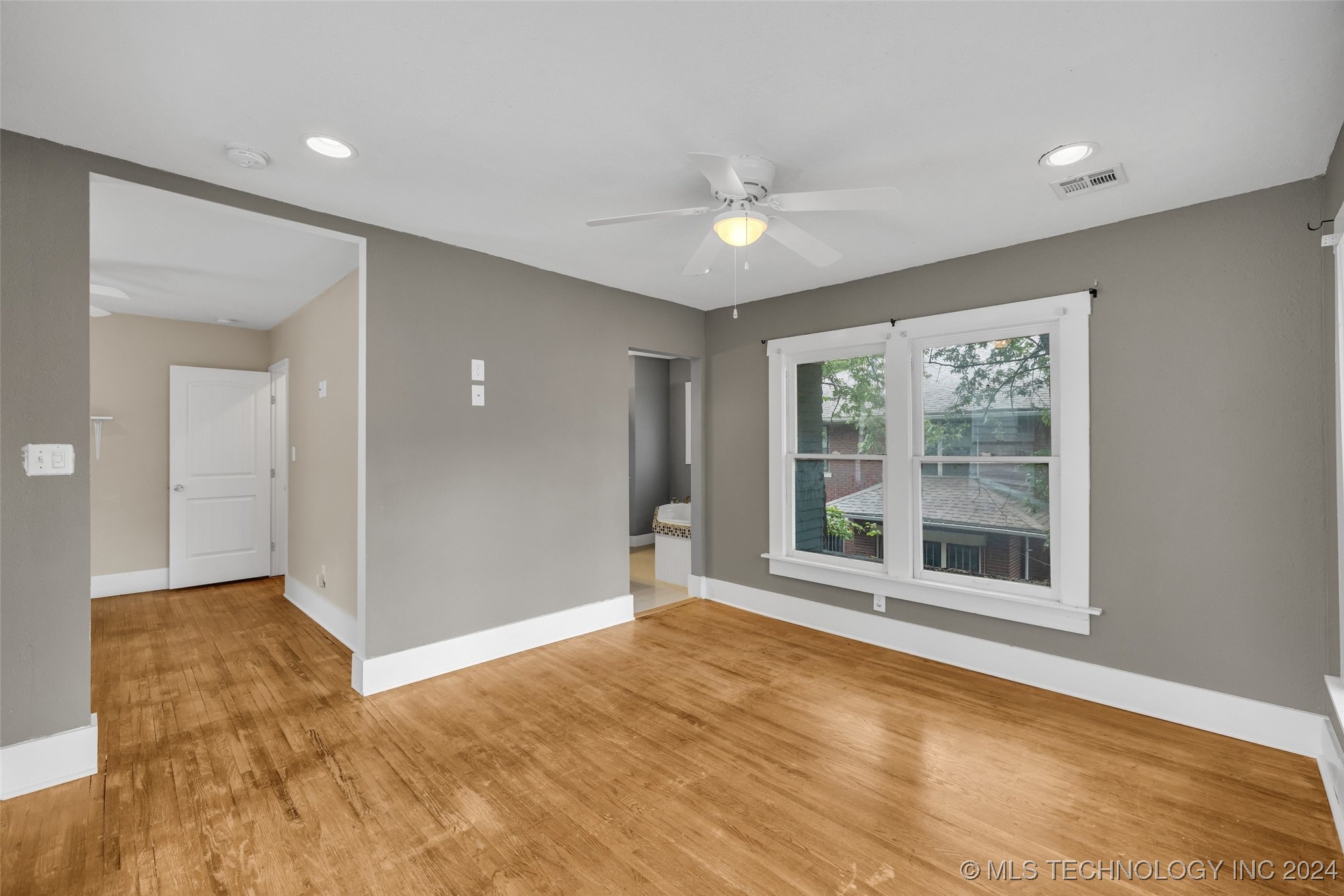 1129 N Denver Avenue