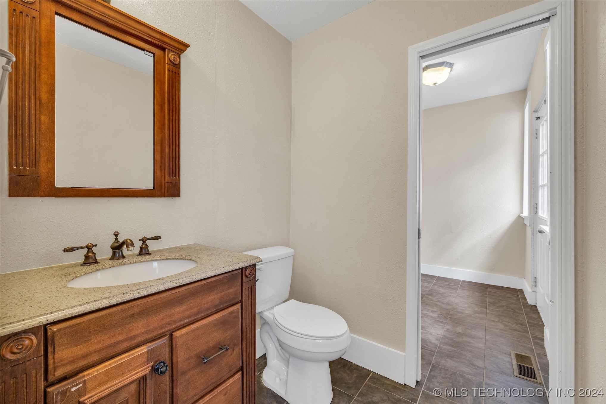 1129 N Denver Avenue