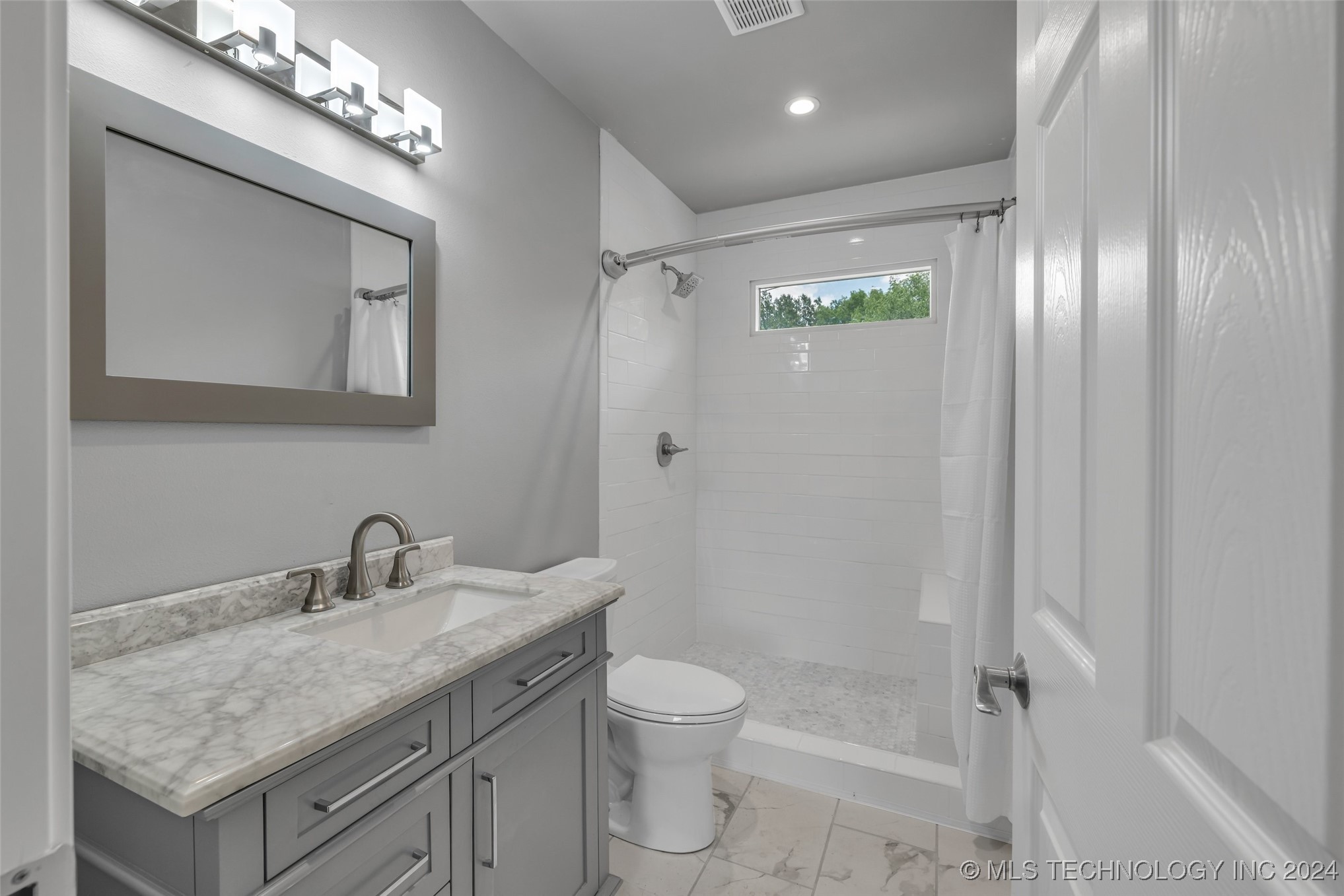 1129 N Denver Avenue