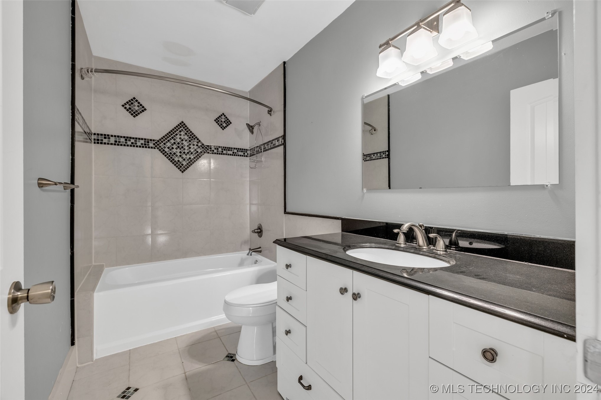 1129 N Denver Avenue