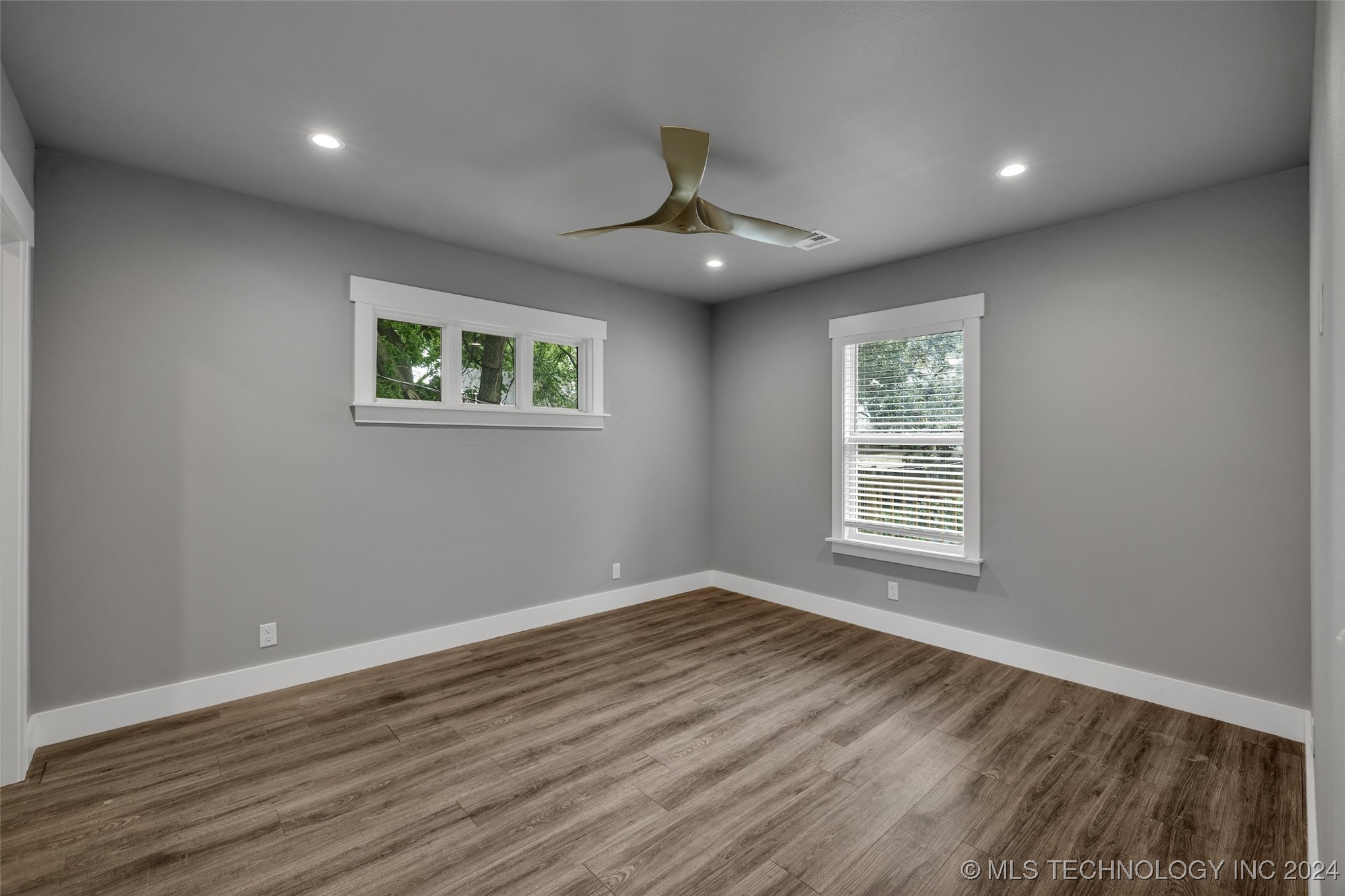 1129 N Denver Avenue