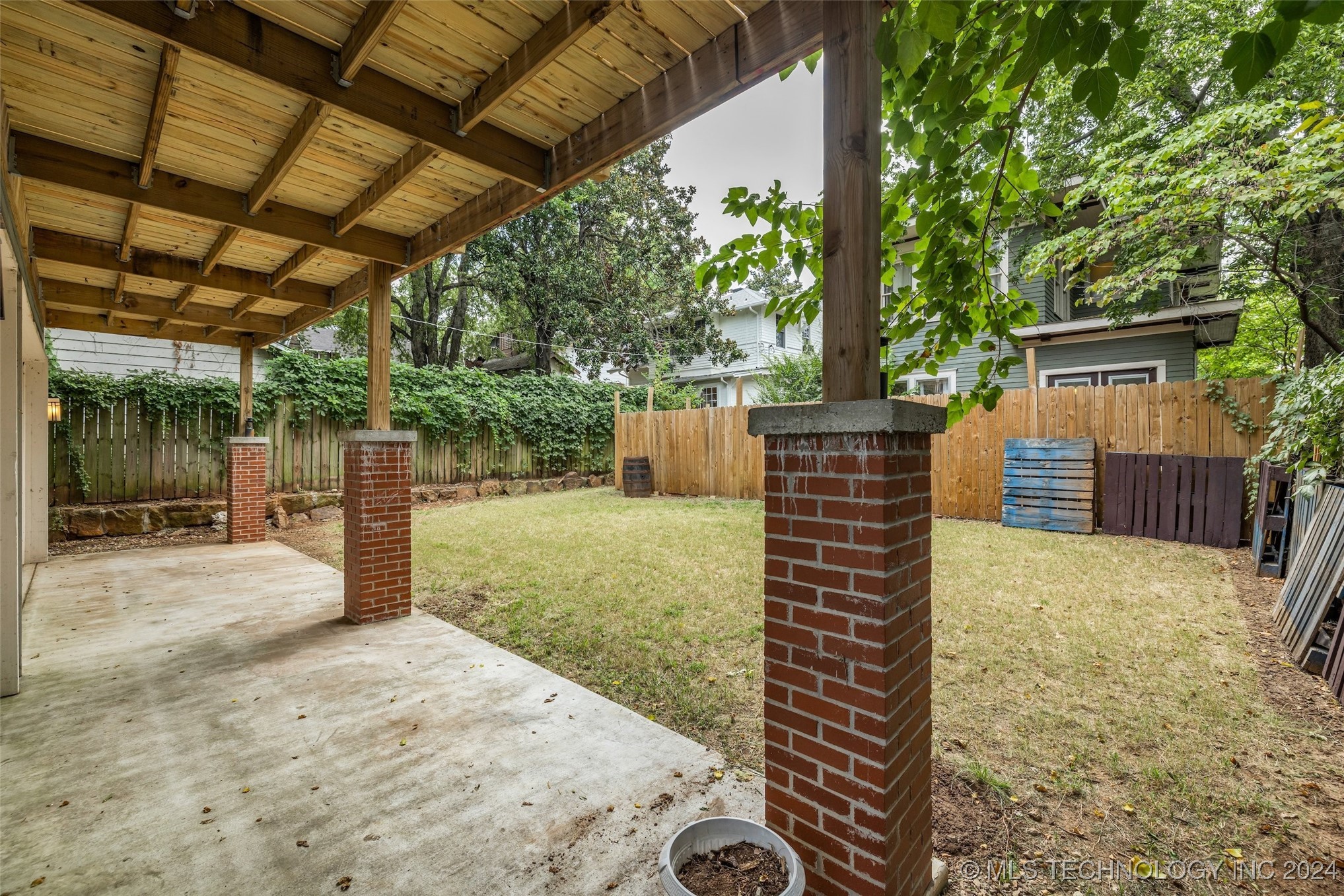 1129 N Denver Avenue