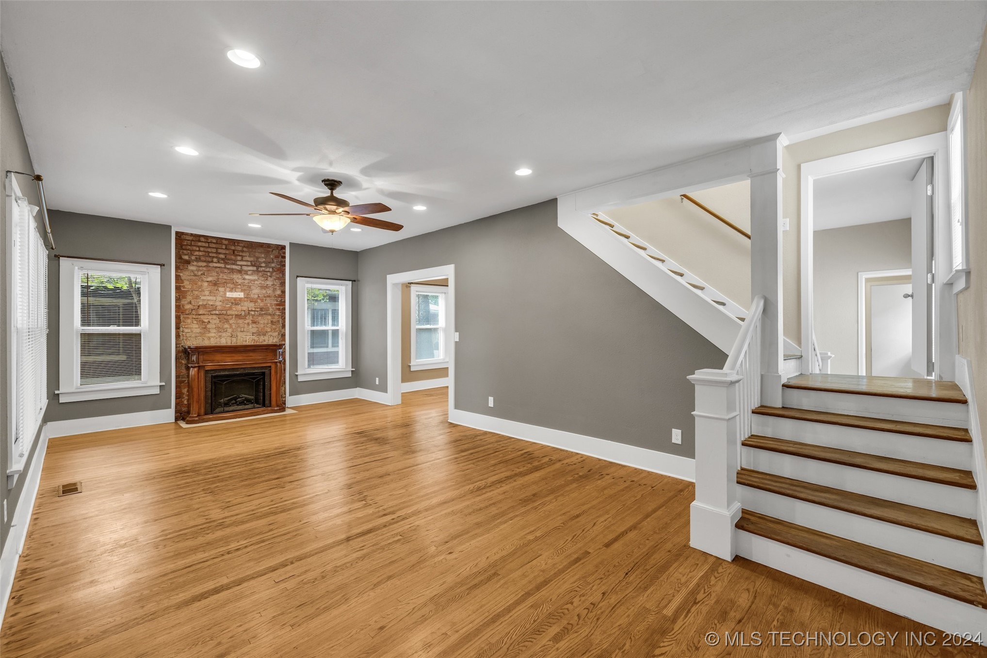 1129 N Denver Avenue