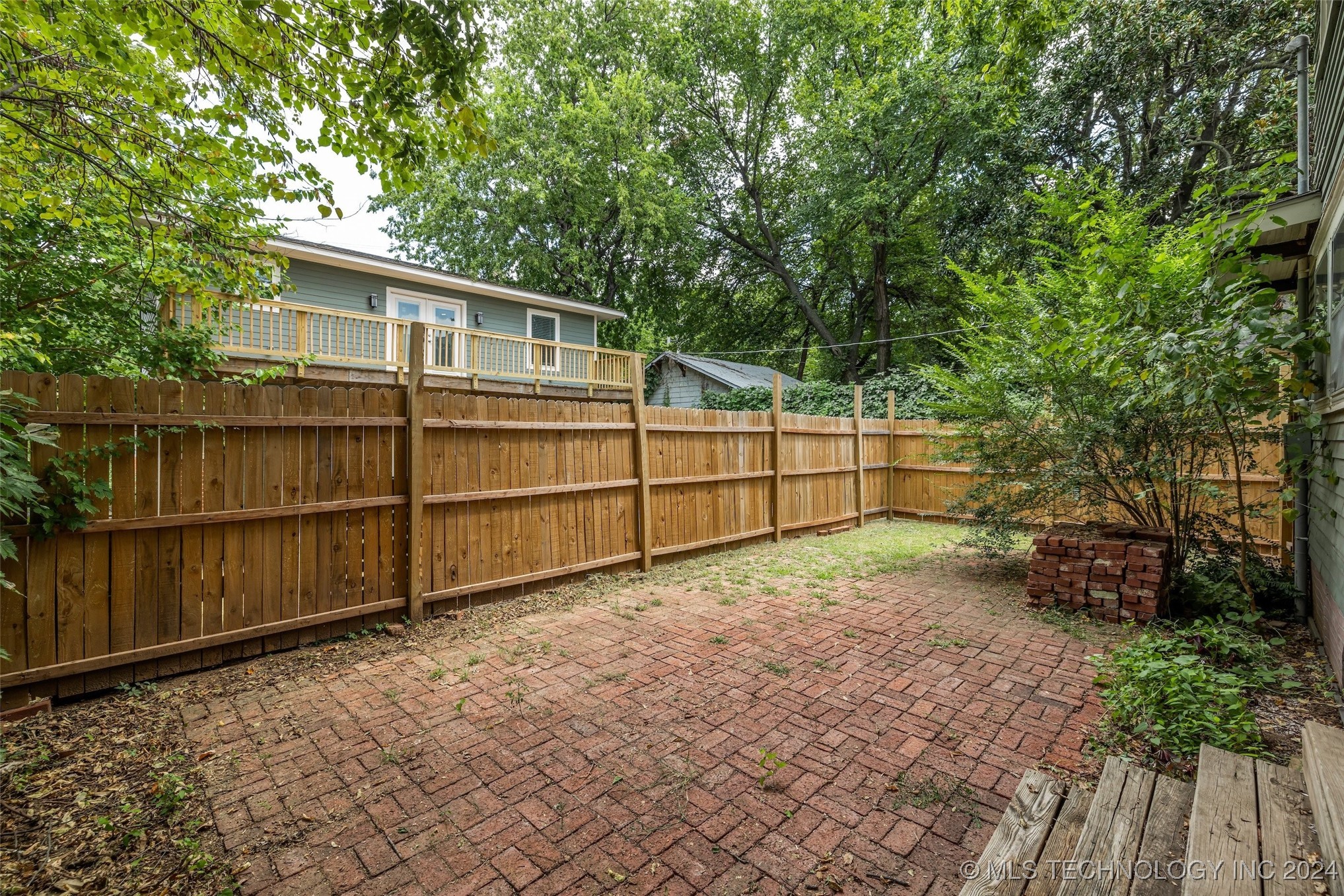 1129 N Denver Avenue