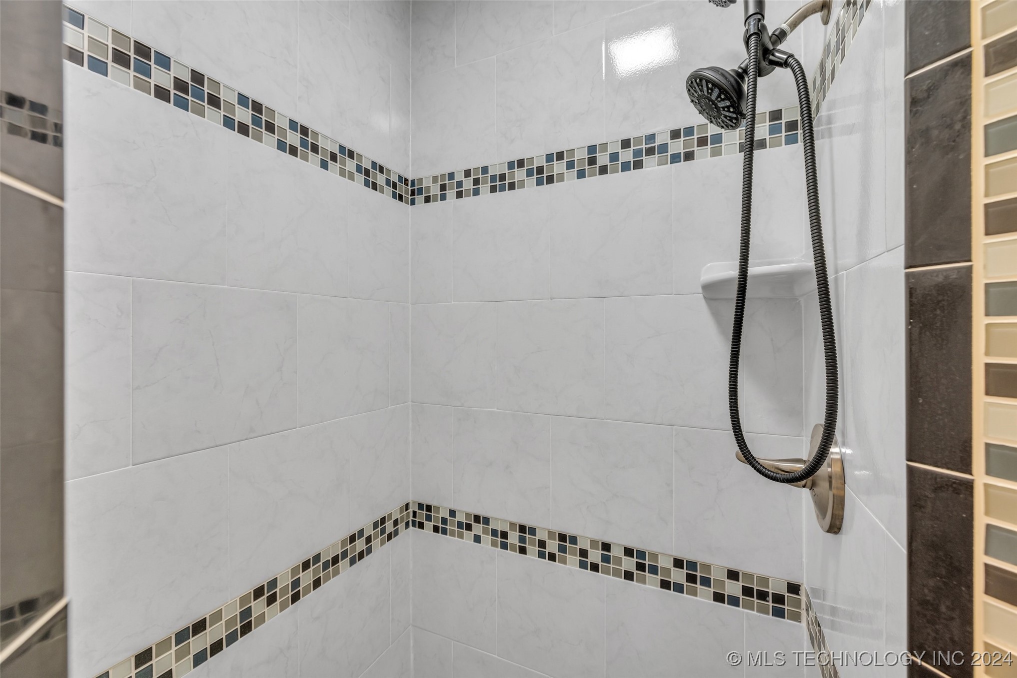 1129 N Denver Avenue