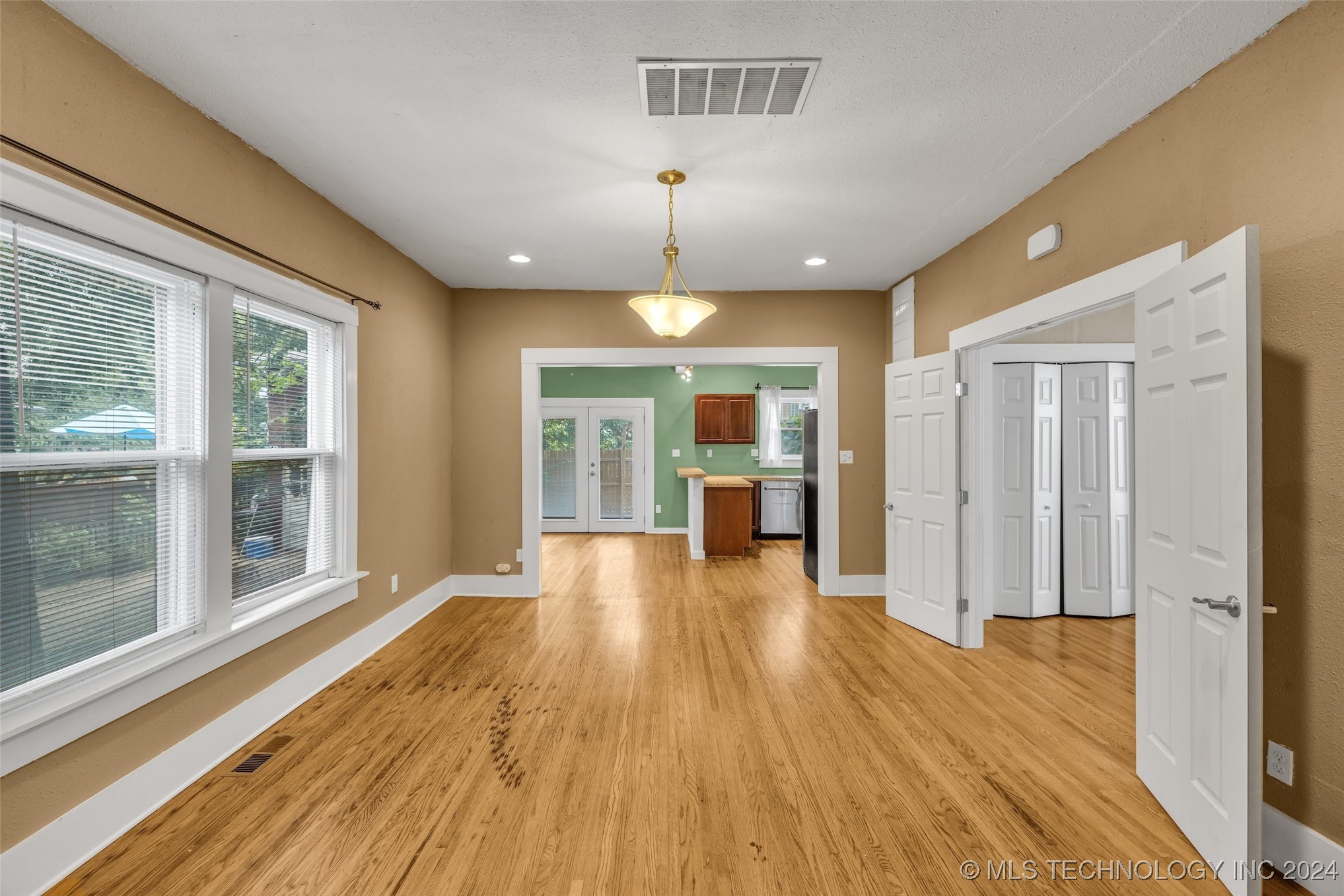 1129 N Denver Avenue