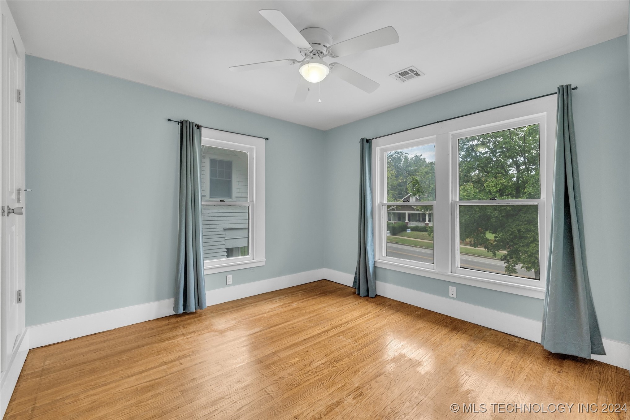 1129 N Denver Avenue