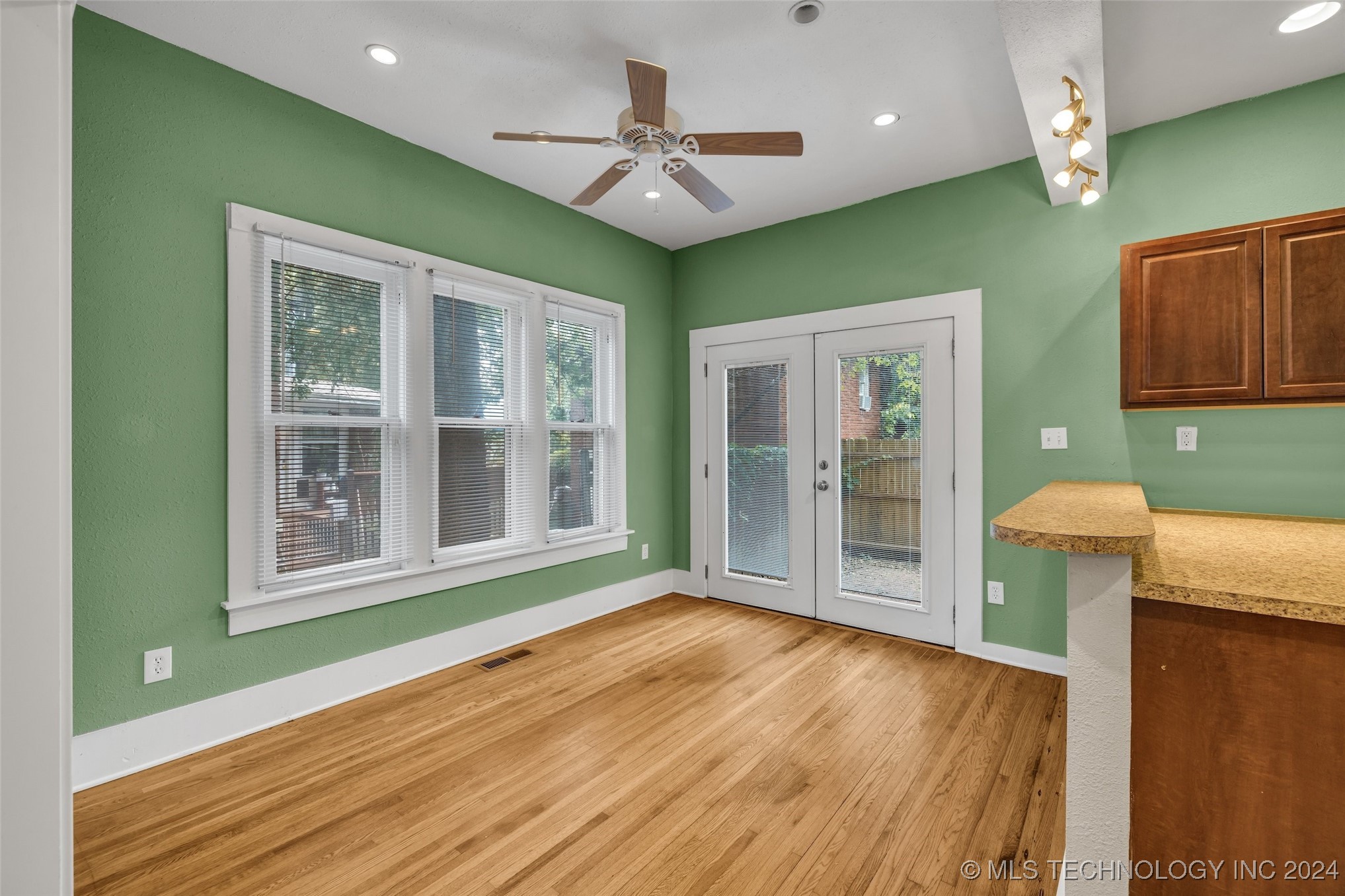 1129 N Denver Avenue