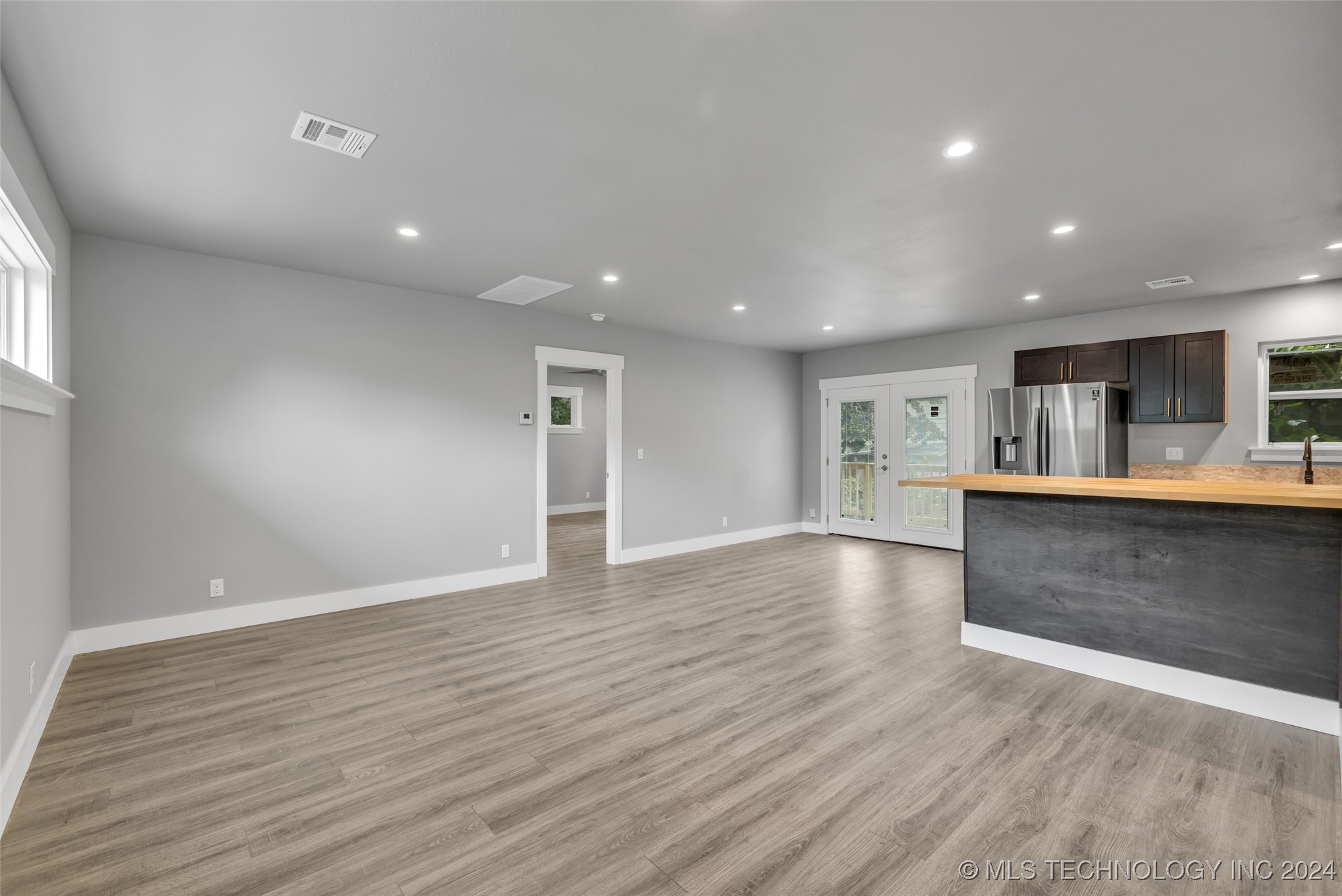 1129 N Denver Avenue