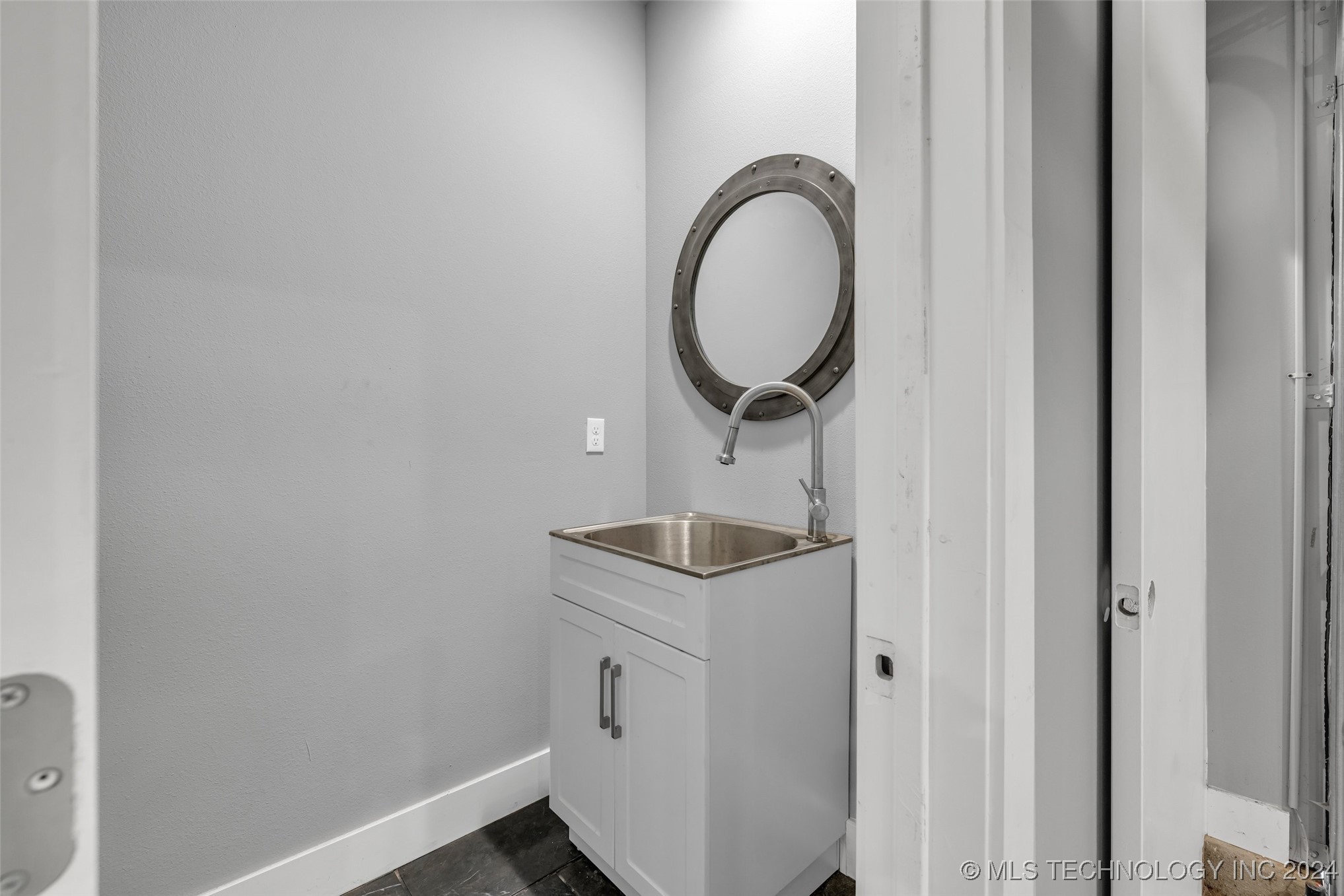 1129 N Denver Avenue