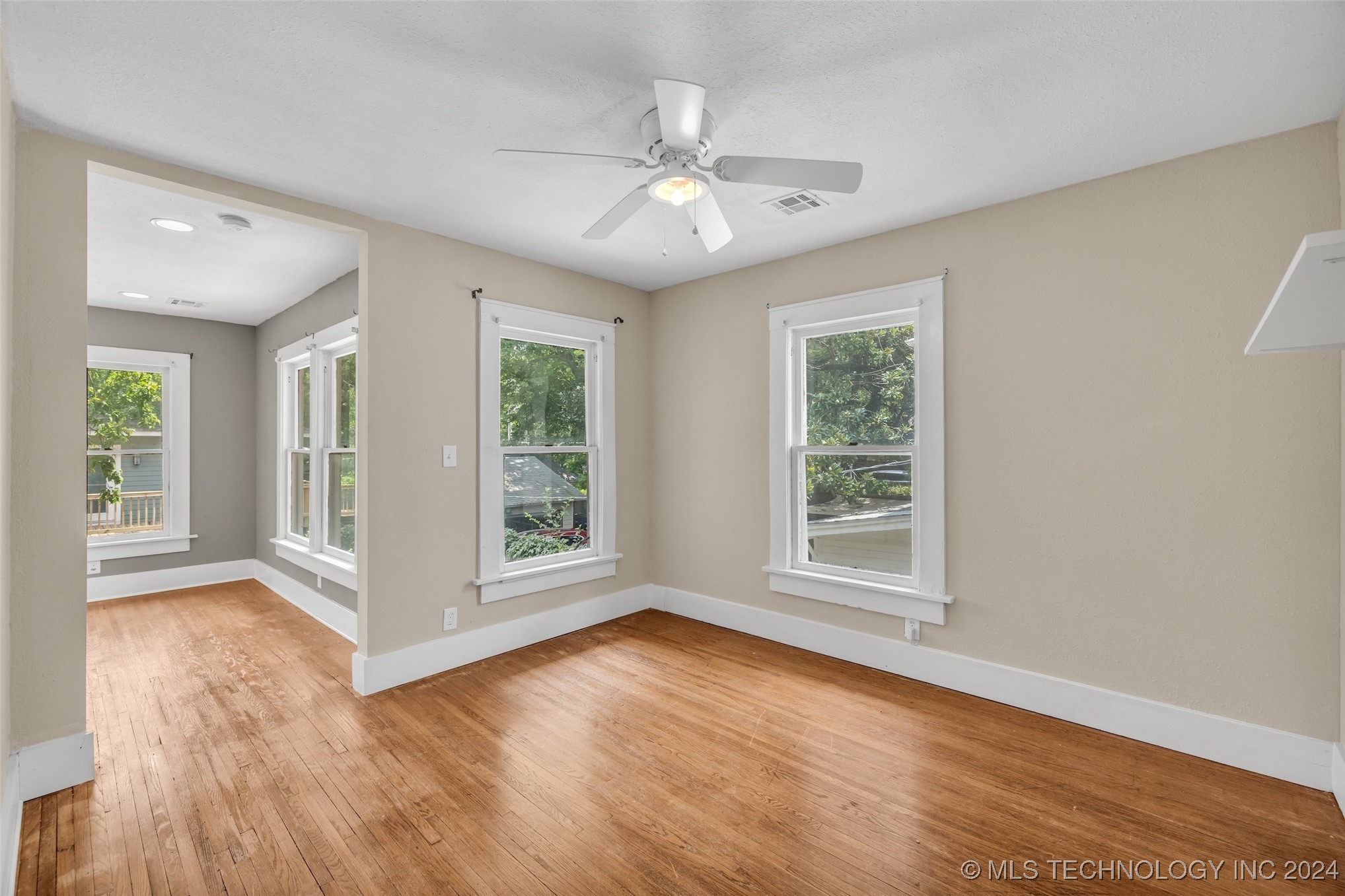 1129 N Denver Avenue