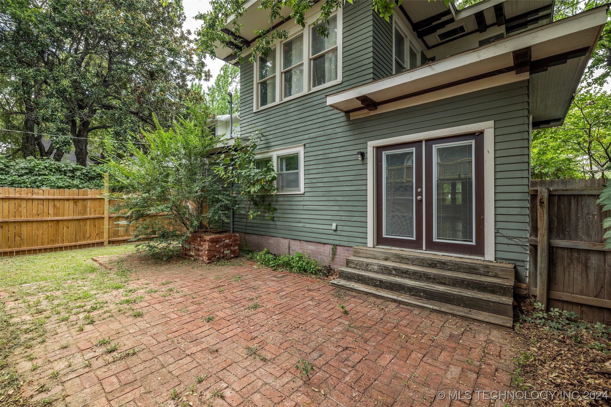 1129 N Denver Avenue