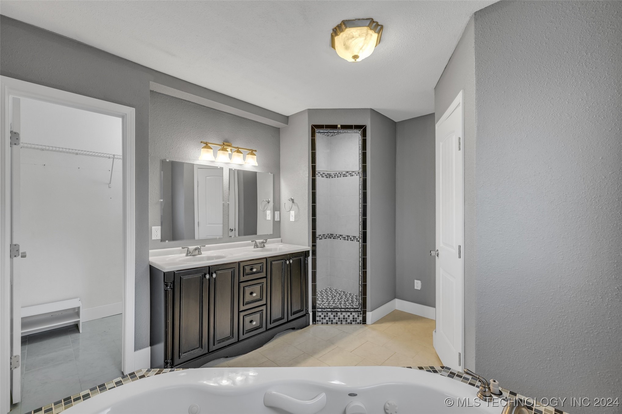 1129 N Denver Avenue